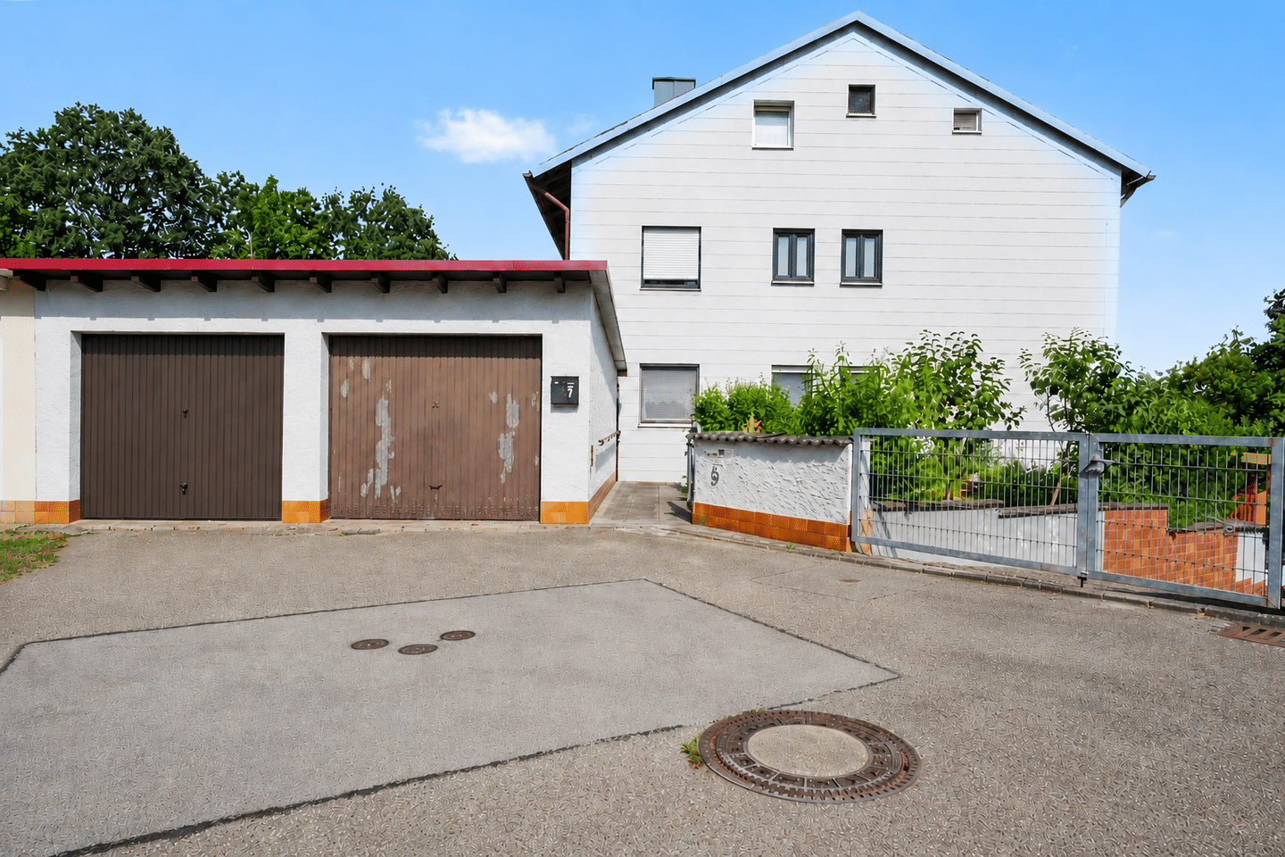 Investment mit Potenzial: Großzügiges Mehrfamilienhaus in Roth-Unterheckenhofen, 91154 Roth