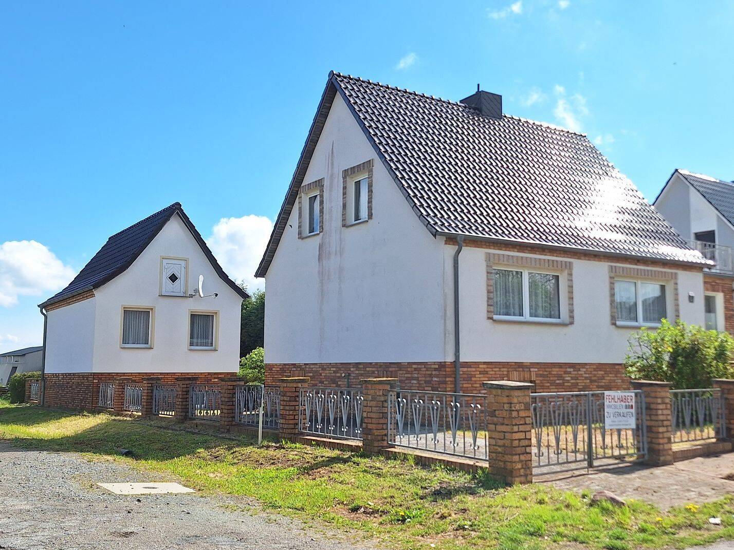 1. Reihe am Hafen – Einfamilienhaus mit Nebengebäude in Stahlbrode, 18519 Sundhagen
