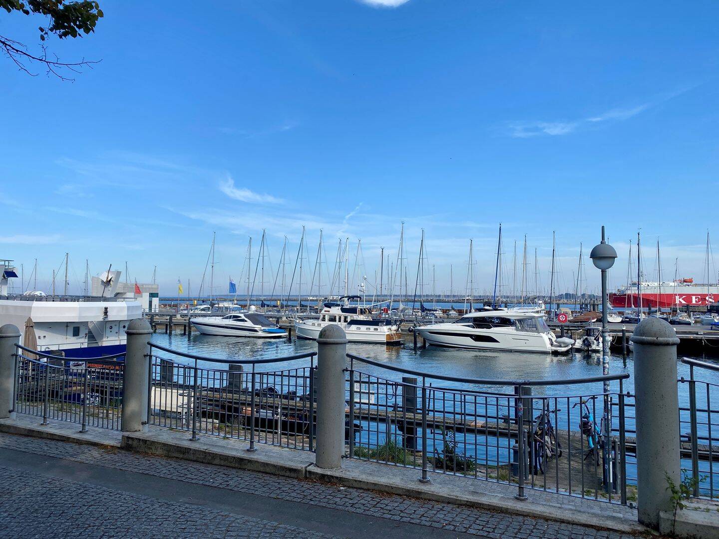 Kapitänshaus mit 2 FEWO´s direkt am Alten Strom | www.LUTTER.net, 18119 Rostock (Diedrichshagen Hohe Düne Seebad Warnemünde)