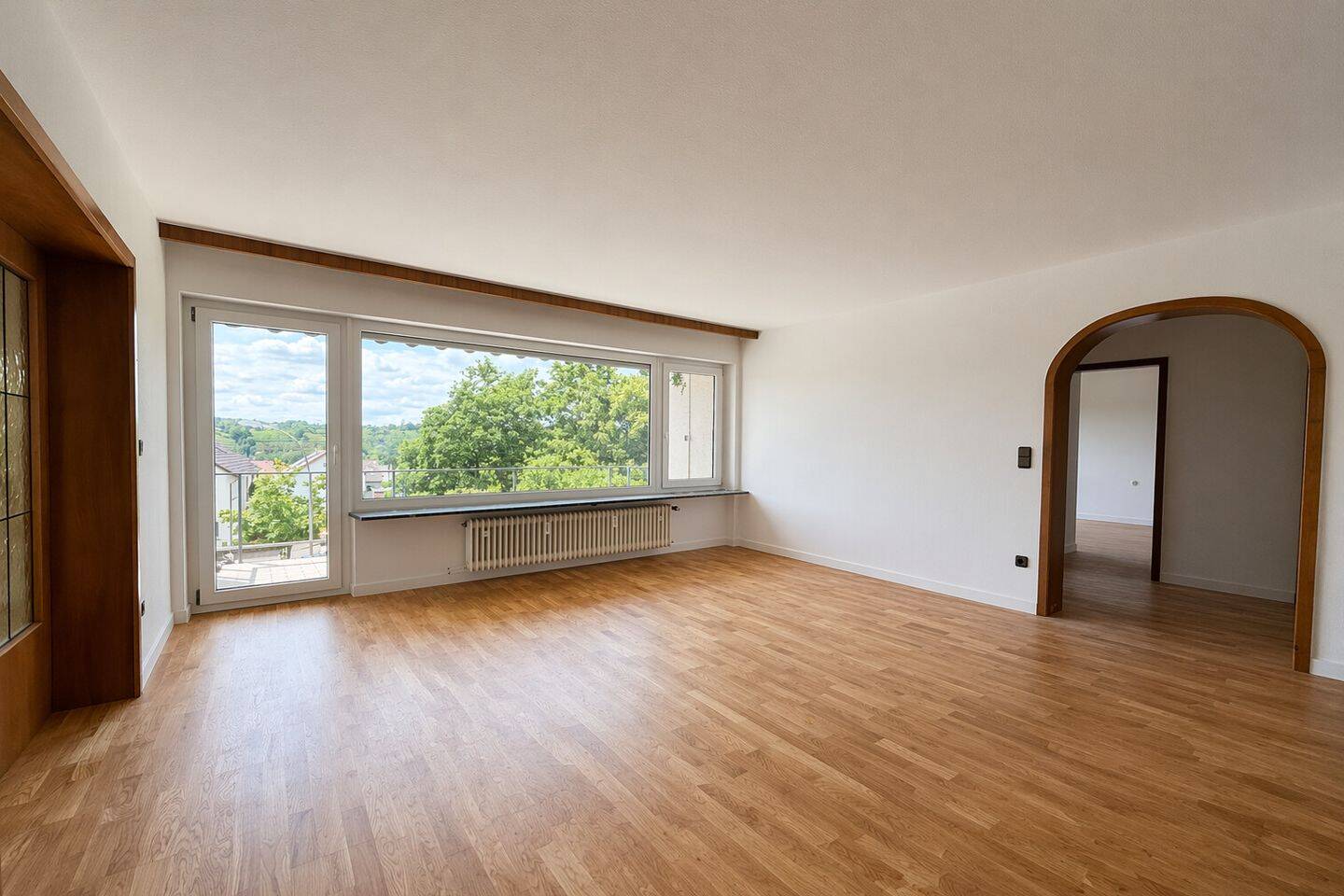 Großzügige 4,5-Zimmer-Wohnung mit Balkon, neuer EBK & Einzelgarage, 71642 Ludwigsburg