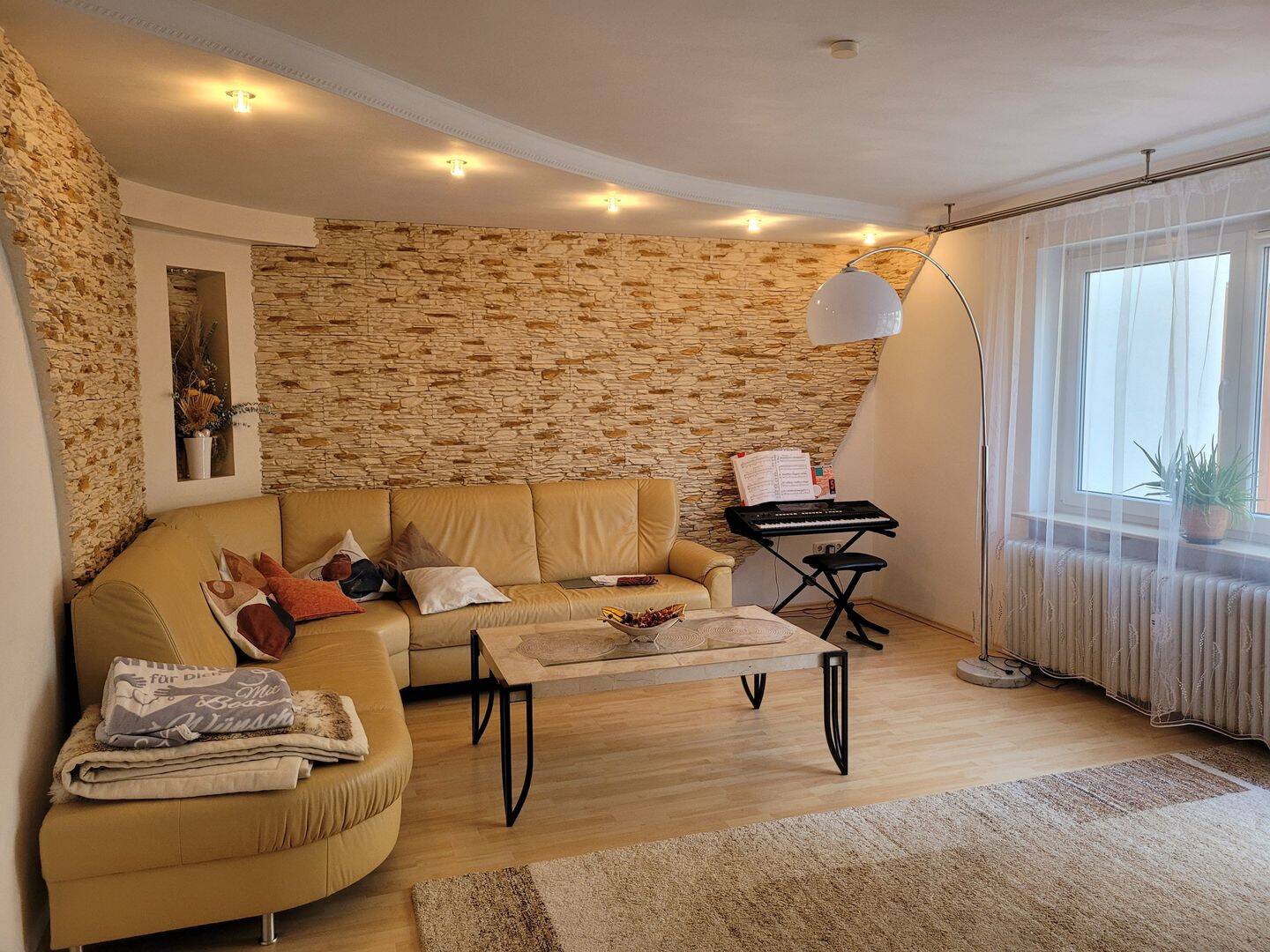 3-Zimmer-Souterrainwohnung mit Terrasse, 81829 München (Berg am Laim Trudering-Riem)