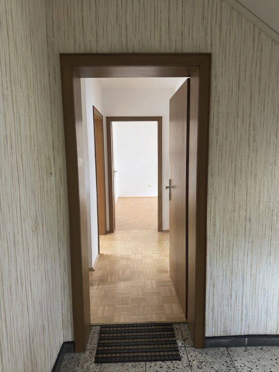 Gut gelegene 3,5 Zimmer Wohnung in Meiderich, 47137 Duisburg (Mittelmeiderich Obermeiderich Untermeiderich)