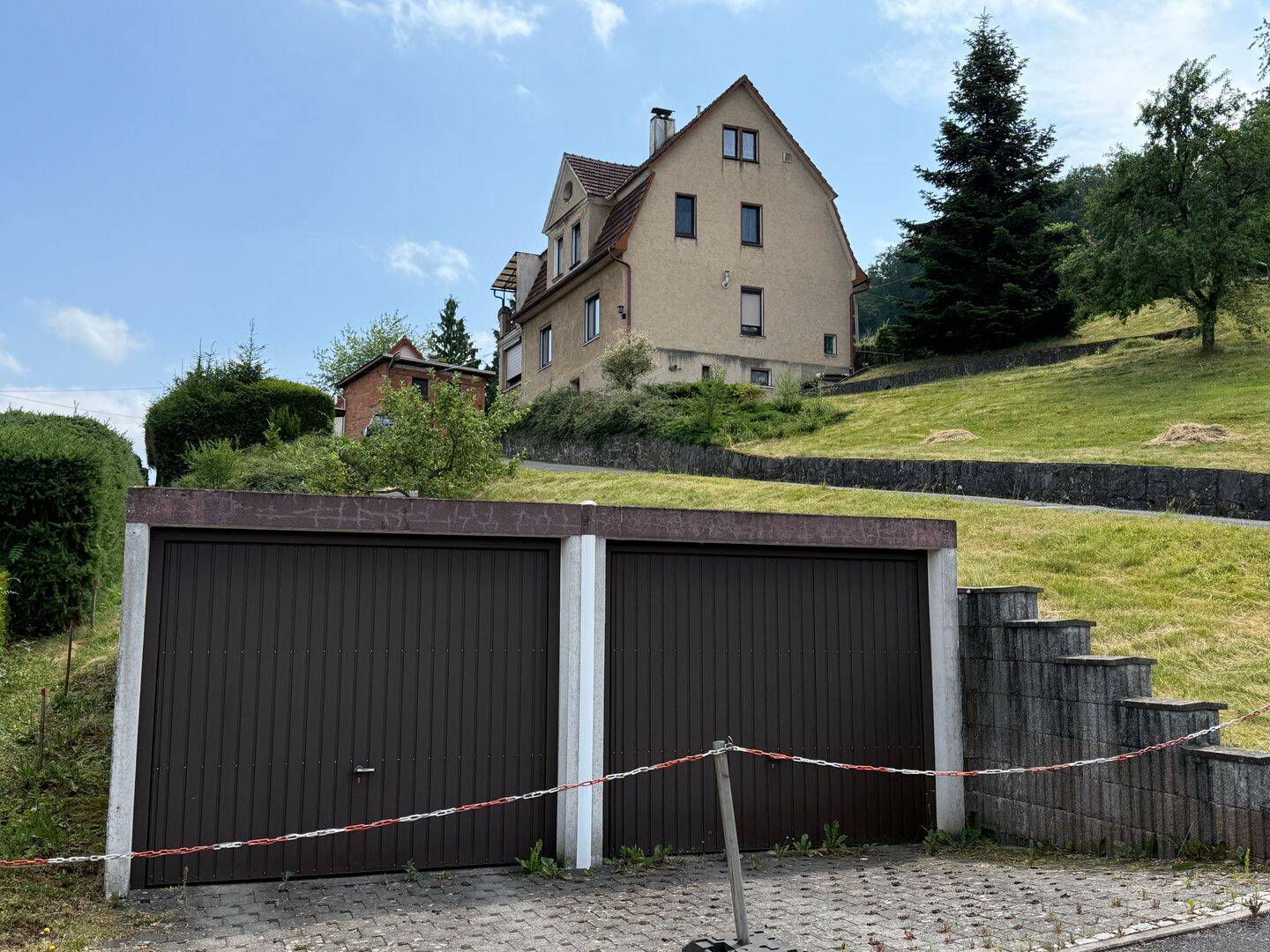 Einfamilienhaus mit überdachter Terrasse und goßzügigem Grundstück, 99819 Krauthausen