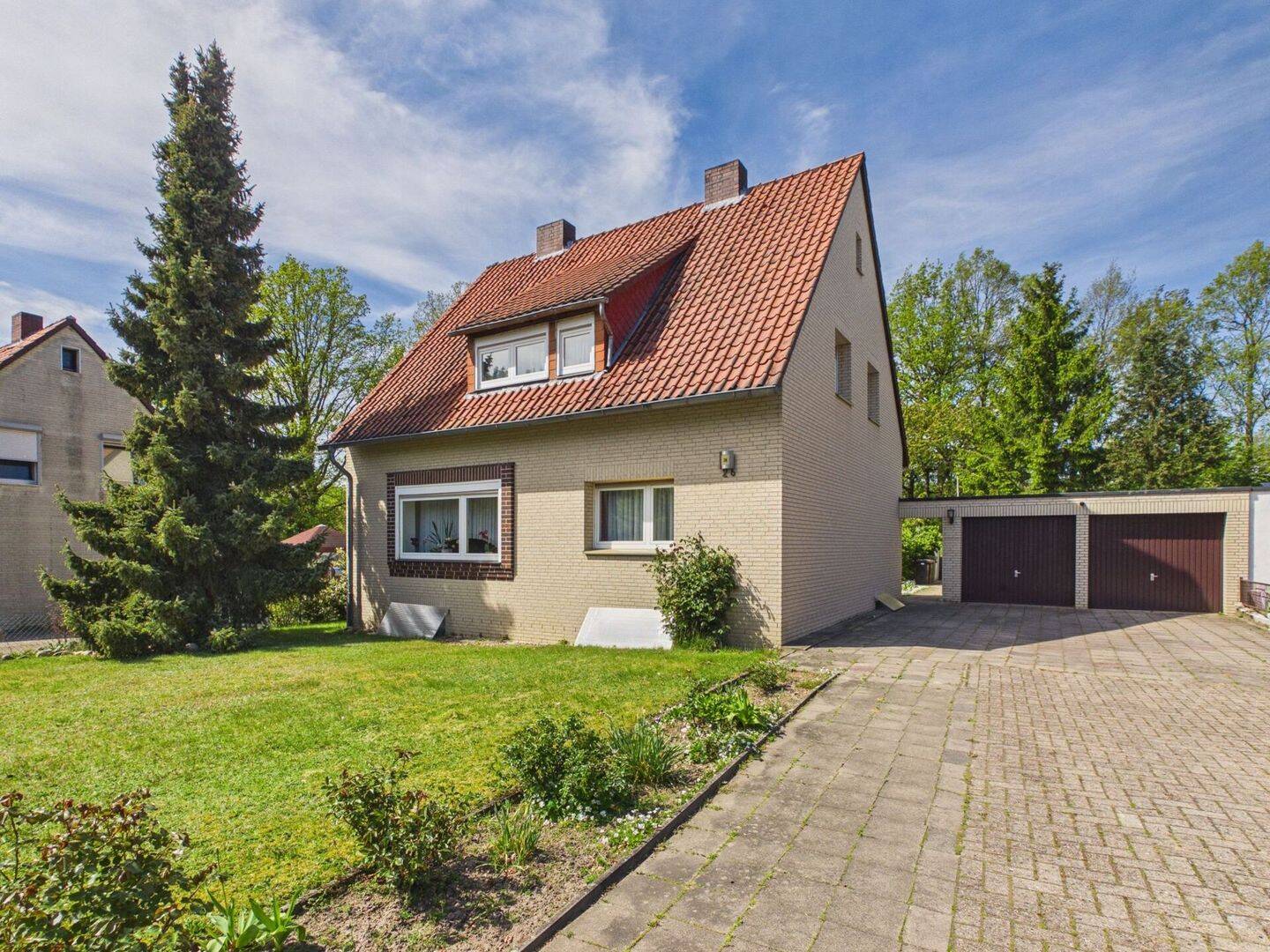 1-2 Familienhaus mit Doppelgarage & XL Grundstück, 29683 Bad Fallingbostel