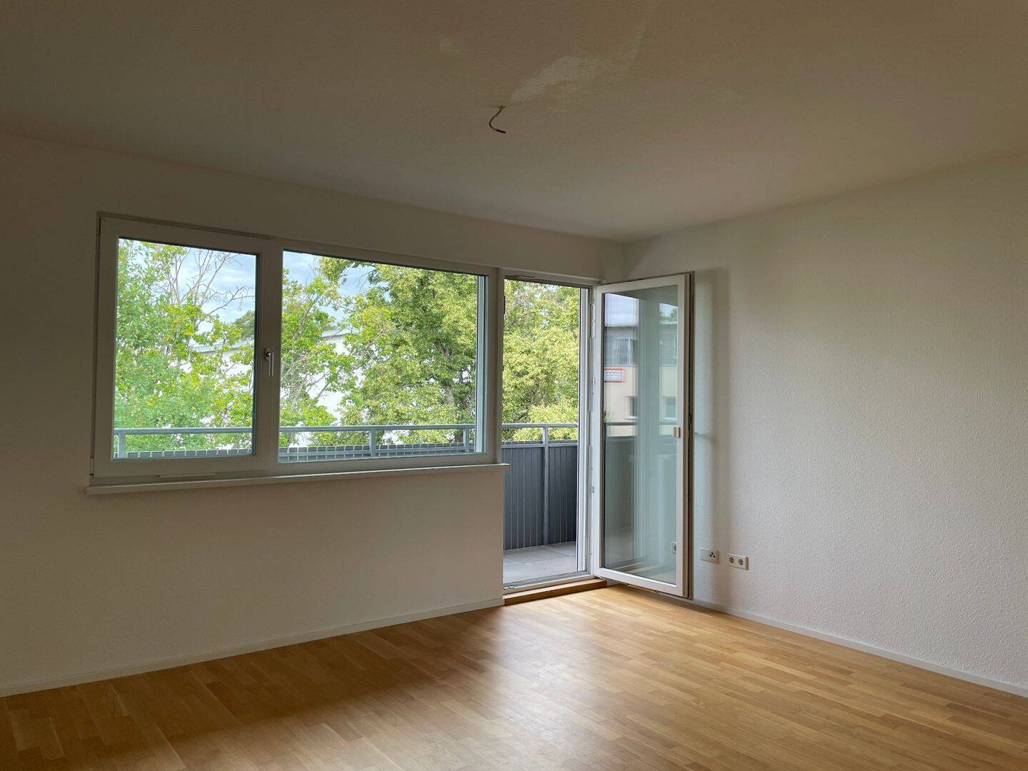 Neuwertige 2 Zimmer-Wohnung mit Loggia, 91058 Erlangen (Bruck Eltersdorf Erlangen-Süd Sebaldussiedlung Tennenlohe)