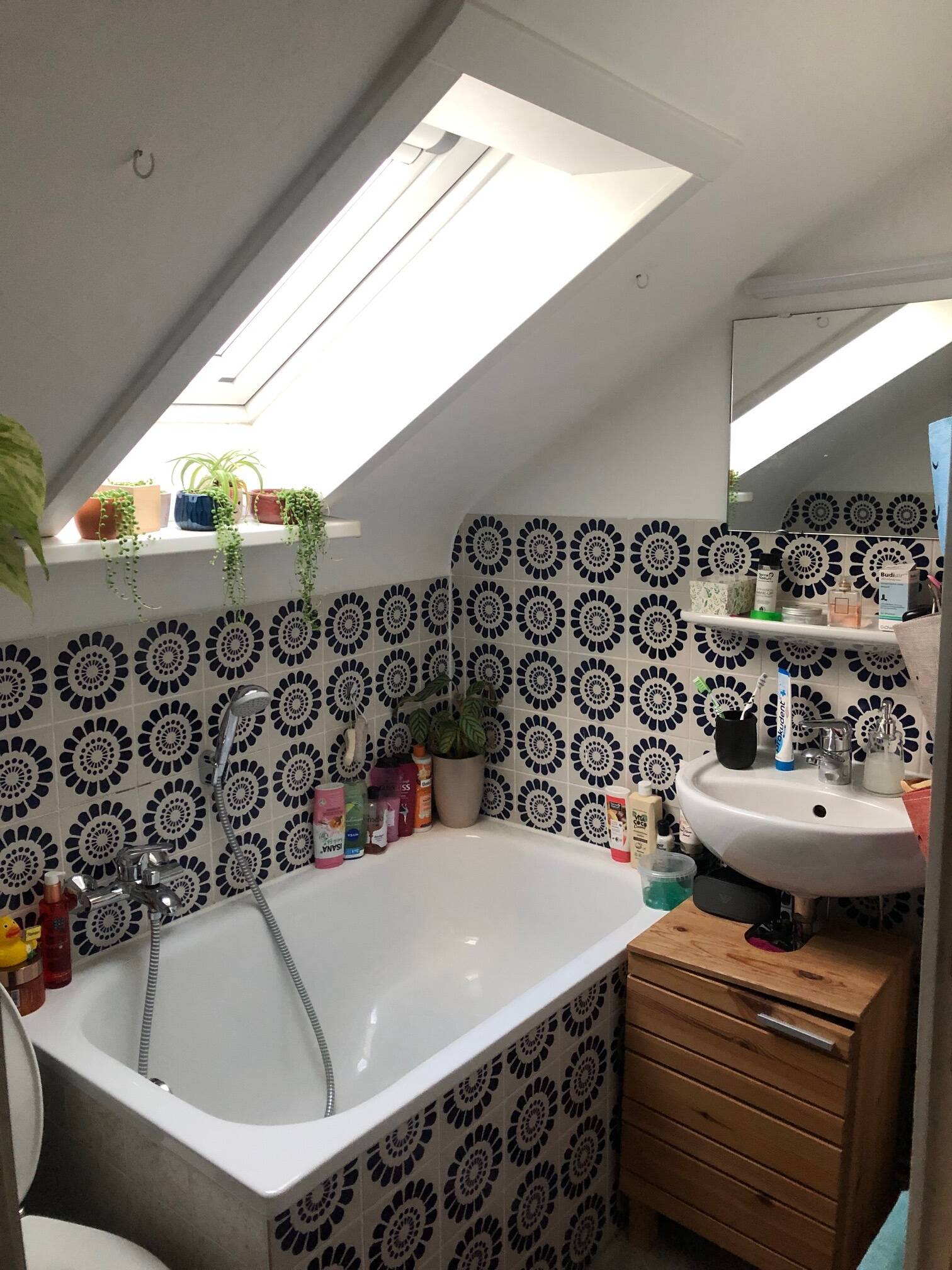 Schöne und charmante 2-Zimmer-Dachgeschosswohnung in S-Möhringen, 70567 Stuttgart (Möhringen)