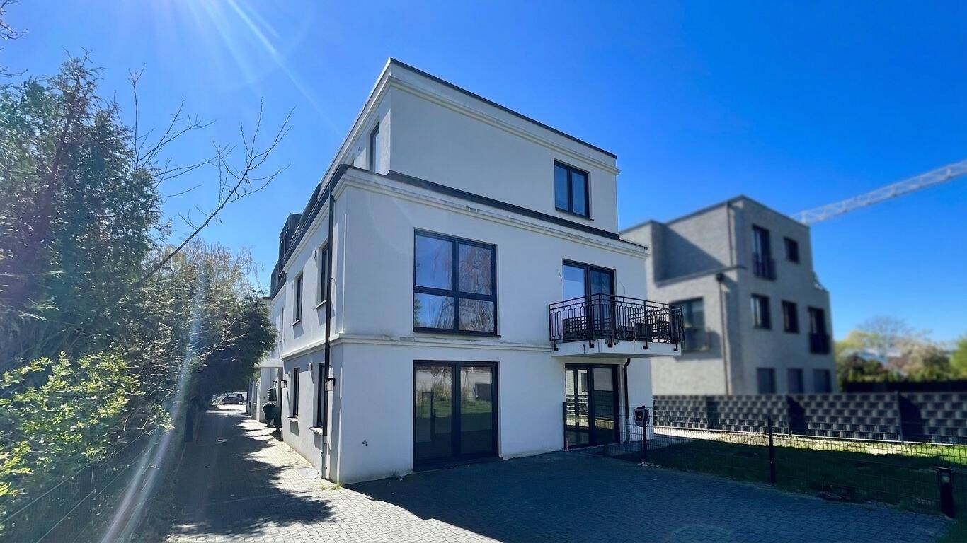 Investieren mit Freiraum – energieeffiziente, teilvermietete Stadtvilla mit 5 Wohnungen, 22339 Hamburg (Hamburg-Nord Fuhlsbüttel Hummelsbüttel)
