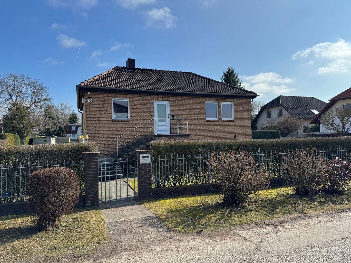 teilsaniertes EFH | 650qm Garten | 2 Garagen | Klima | EBK, 13129 Berlin (Pankow)