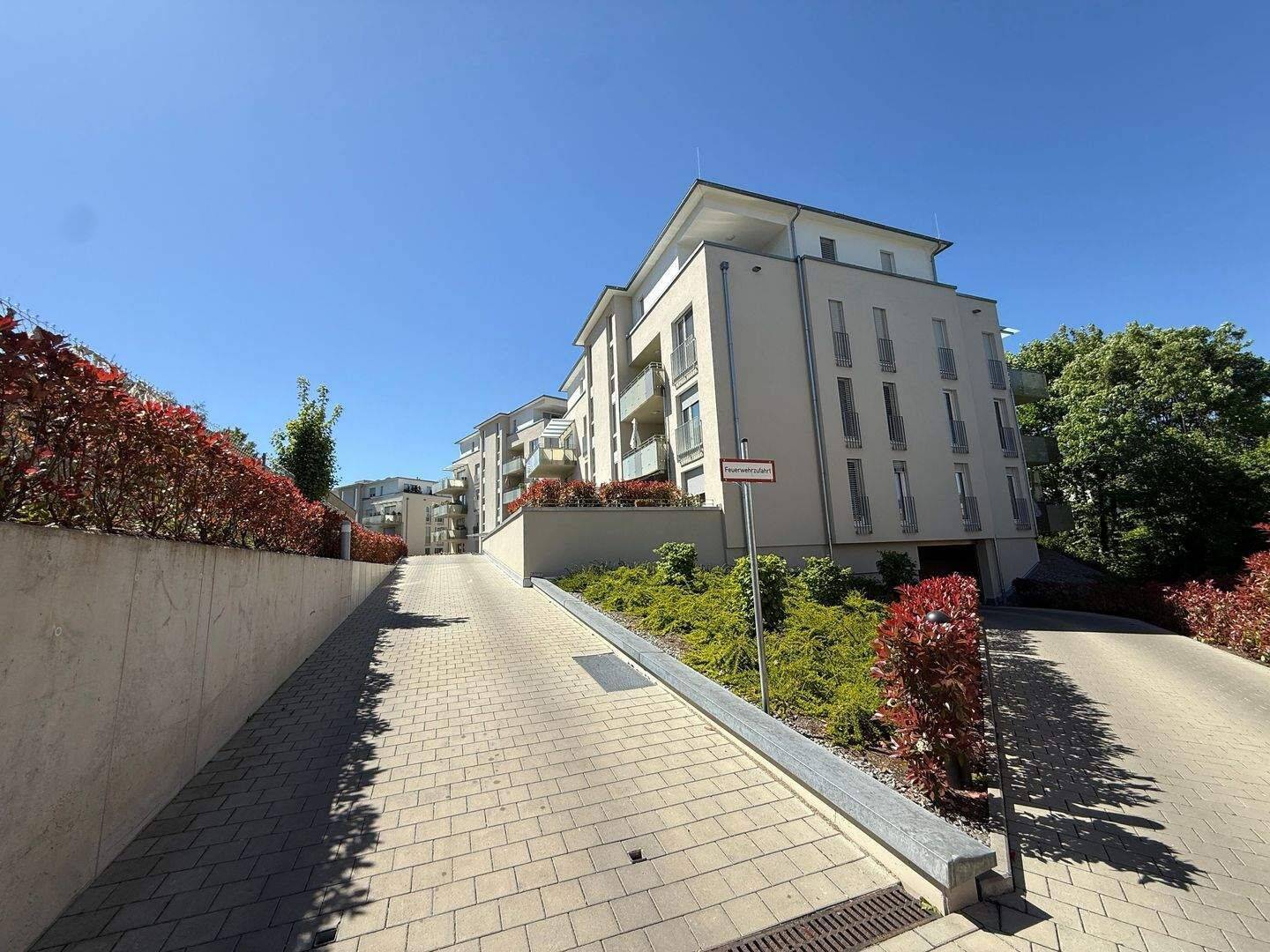 Wunderschöne großzügige 3,5 Zi.-EG Wohnung mit 2 Terrassen, ca. 150 qm eigener Gartenanteil, Gäste-WC, TG-Platz und Abstellraum, 77933 Lahr/Schwarzwald
