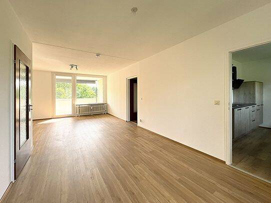 Wohnen im Grünen: Helle, sanierte 2-Zimmer- Wohnung (ca. 68 m²) mit Einbauküche und sonnigem Westbalkon, 90473 Nürnberg (Langwasser)