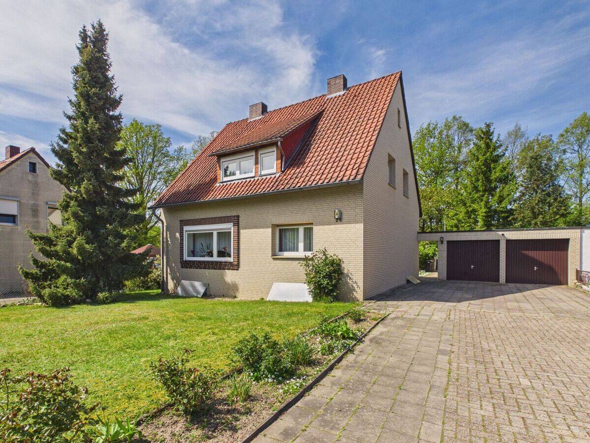 1-2 Familienhaus mit Doppelgarage & XL Grundstück, 29683 Bad Fallingbostel