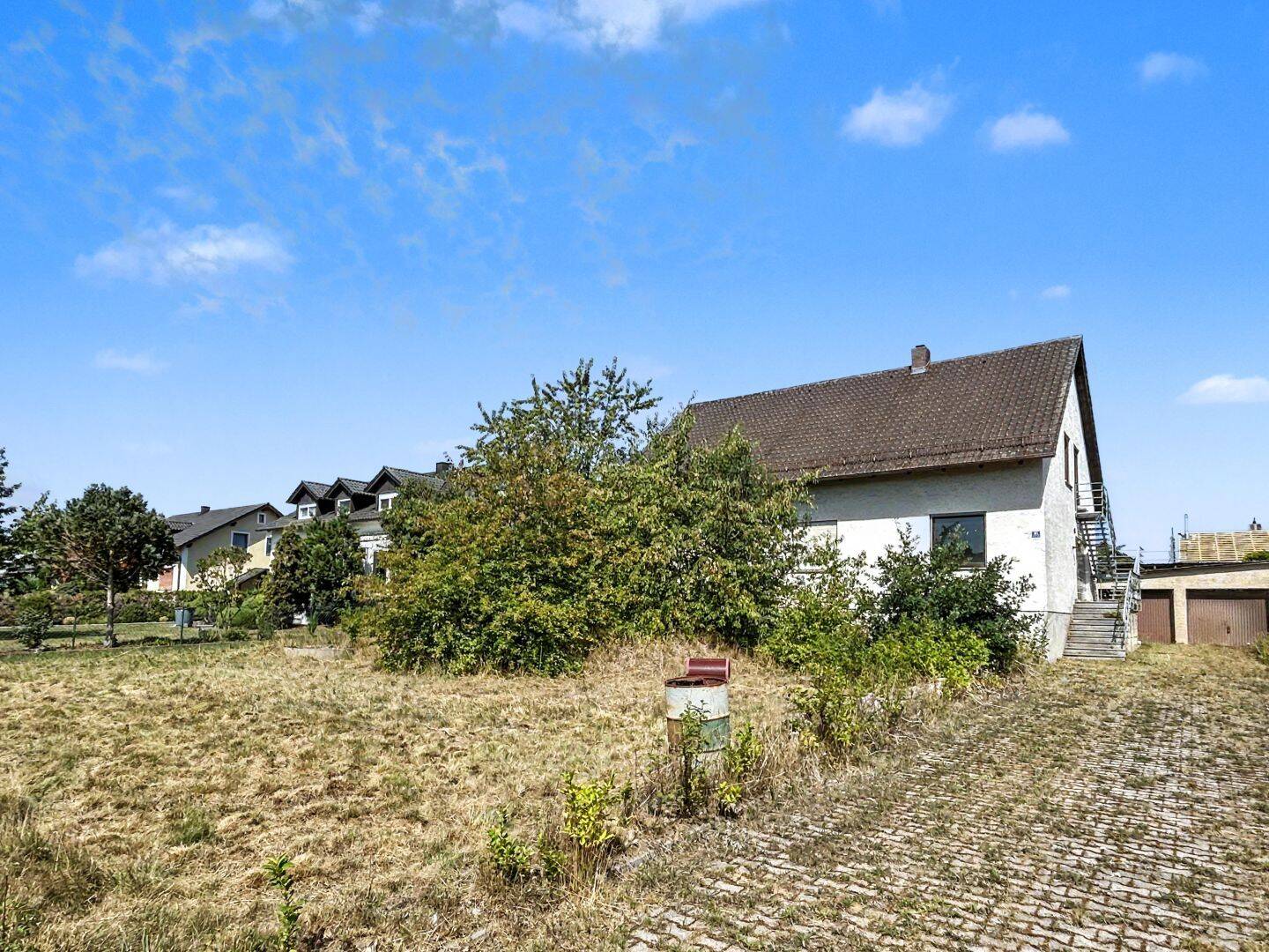 Kernsanierung trifft Potenzial: Großzügiges Wohnhaus auf attraktivem Grundstück in Nittenau, 93149 Nittenau