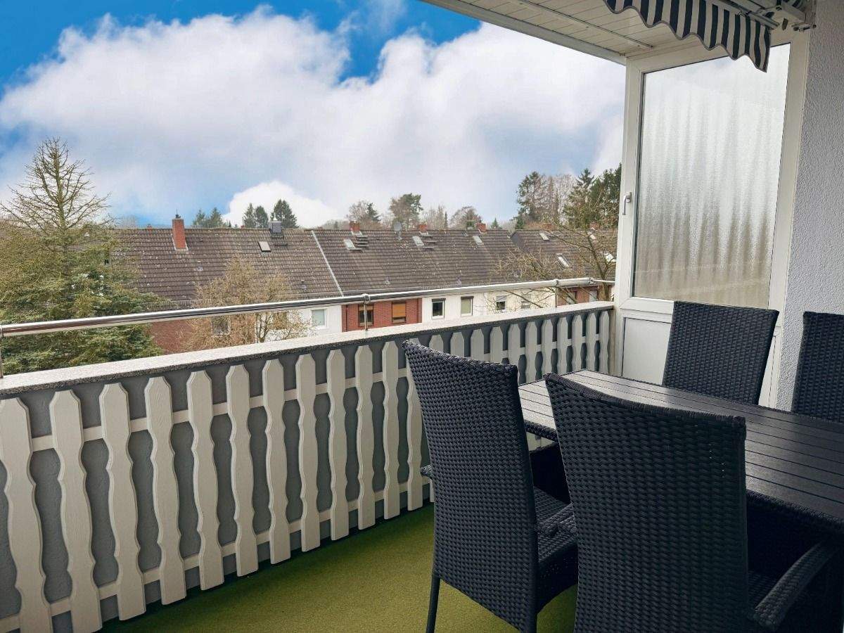 Vier-Zimmer-Eigentumswohnung mit Balkon und Aufzug in Bremen – 28755 Bremen – Bild 1 von 5
