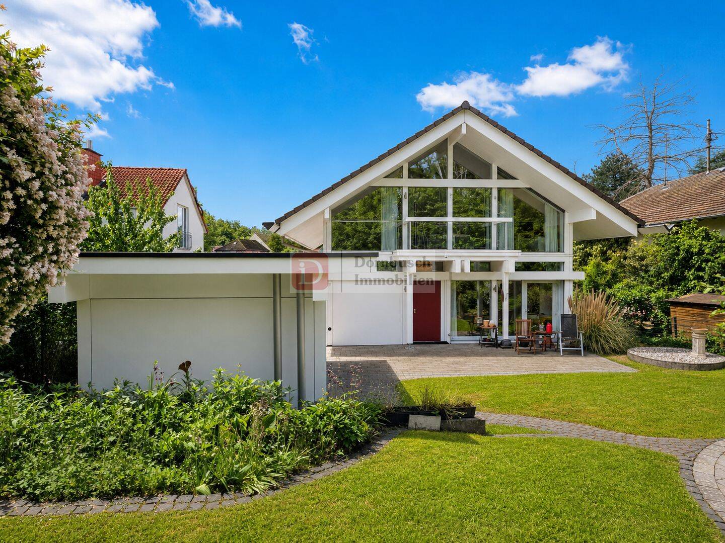 Top!! Freistehendes Einfamilienhaus mit Einliegerwohnung, Klimaanlage und Sauna, 60439 Frankfurt am Main (Heddernheim Kalbach Niederursel Praunheim)