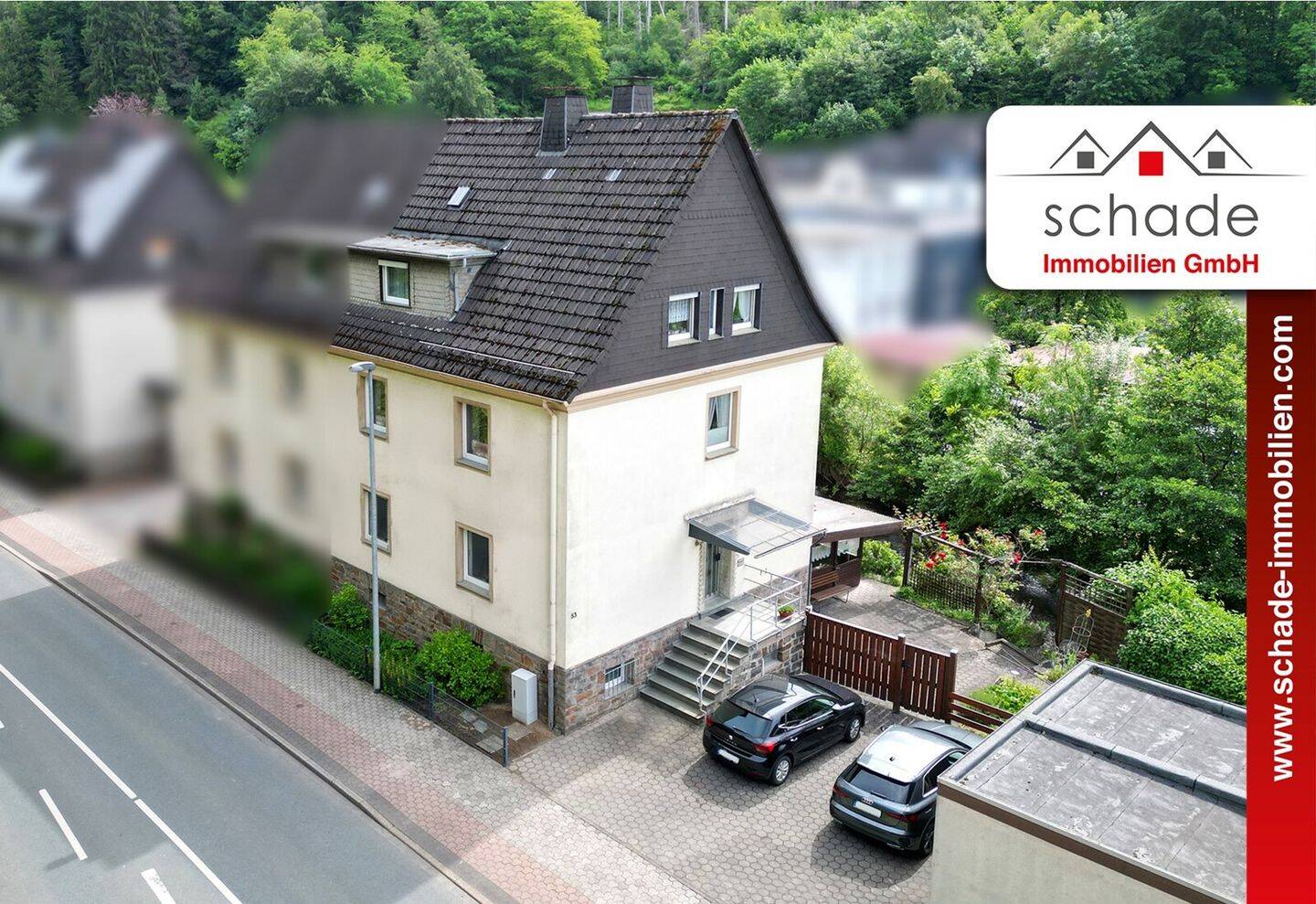 SCHADE IMMOBILIEN – Zweifamilienhaus für die Familie! 2 Garagen, Carport!, 58840 Plettenberg
