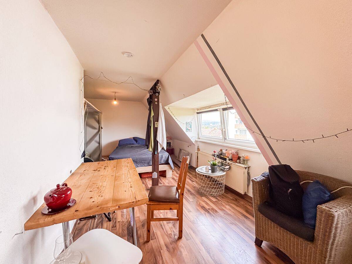2-Zimmer-Dachgeschosswohnung in Wiesbaden mit modernisiertem Bad/WC (2025) und Dachbodennutzung, 65197 Wiesbaden (Biebrich Dotzheim Wiesbaden)