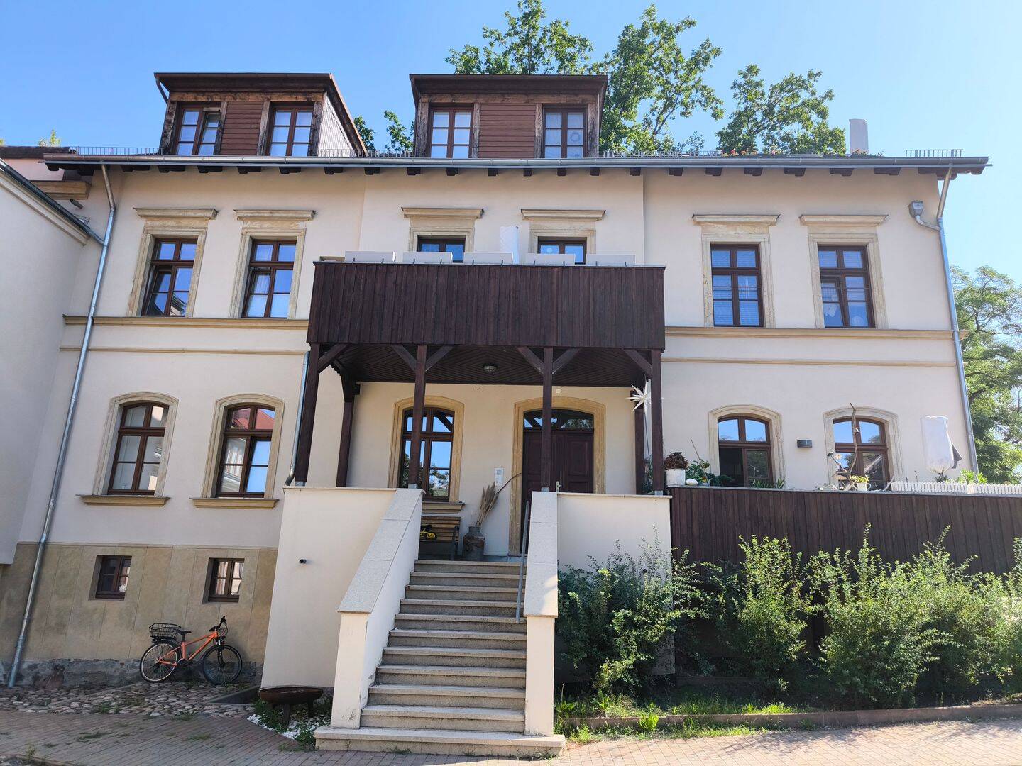 Tolle 4 Zi.-Whg. | ruhige Lage | großer Balkon | Bad mit Wanne und Dusche | Geimenschaftsgarten | AK in der Wohnung | Parkett, 4349 Leipzig (Plaußig-Portitz Thekla)