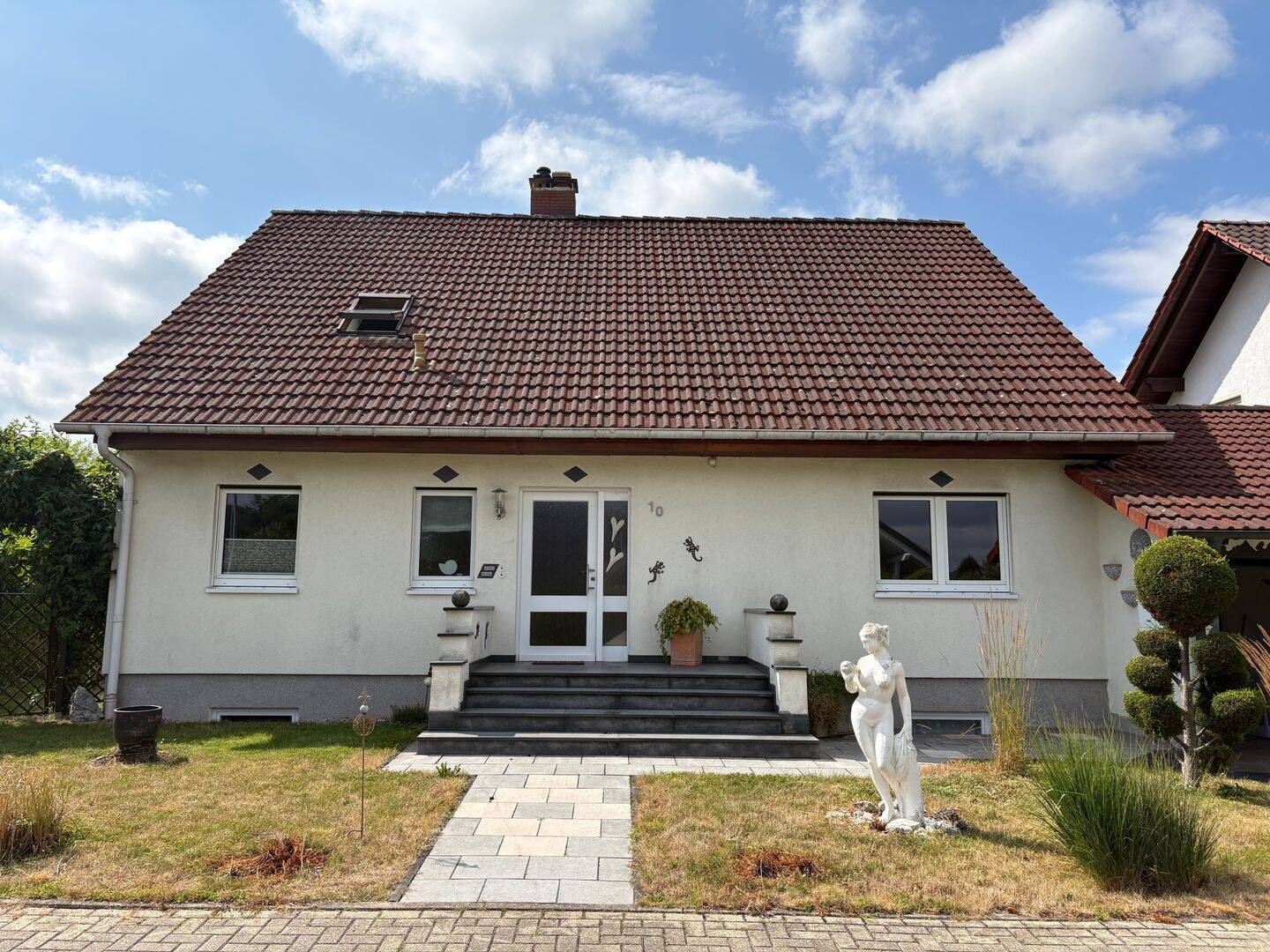 Schönes Einfamilienhaus mit Einliegerwohnung und Garage in Bad Sooden-Allendorf, 37242 Bad Sooden-Allendorf