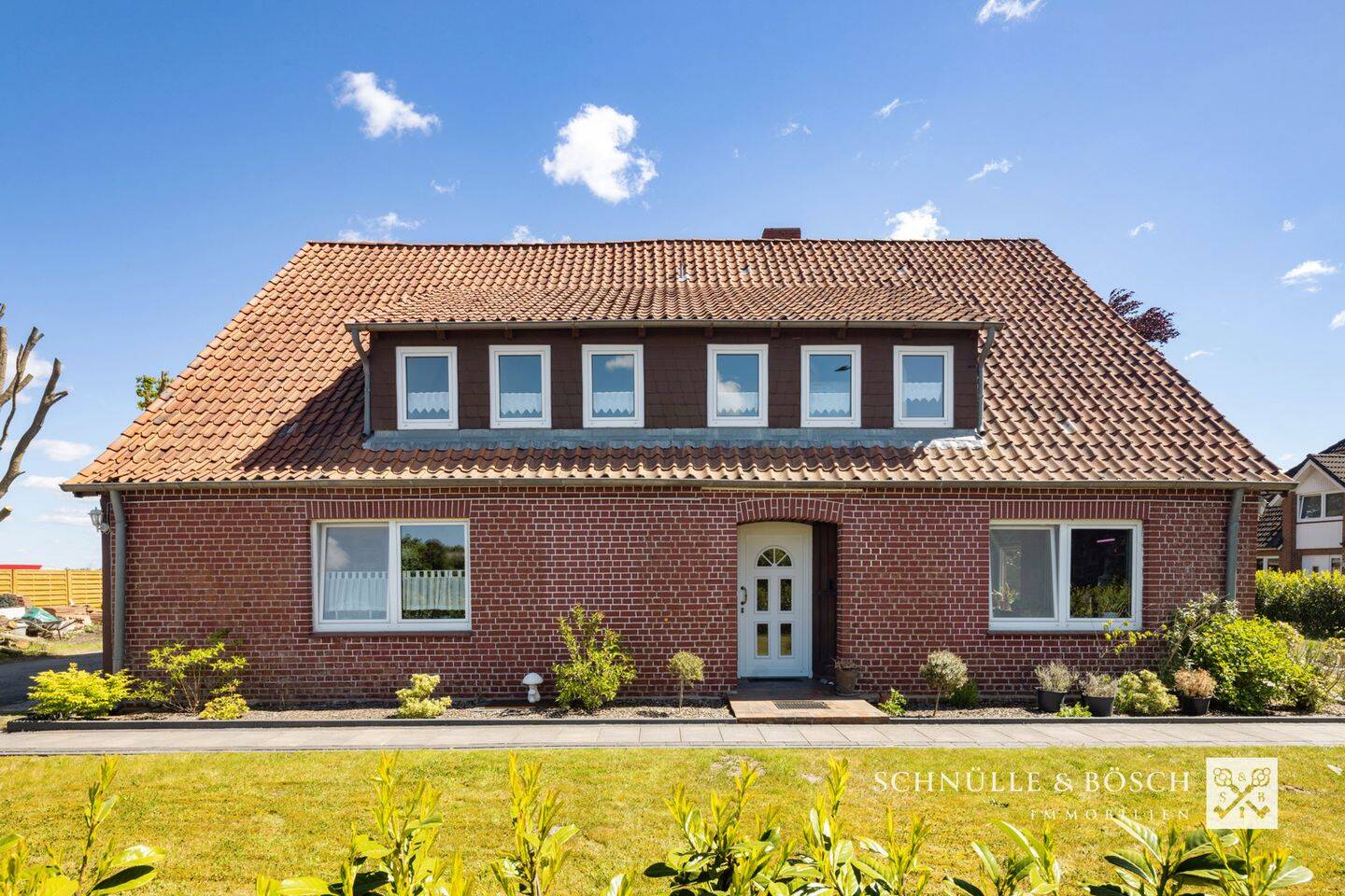 Zweifamilienhaus mit zusätzl. Einliegerwohnung, 21714 Hammah