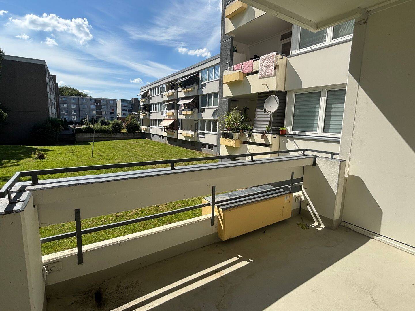 Helles 3-Zimmer-Apartment mit 2 Schlafzimmern und Balkon!, 40699 Erkrath