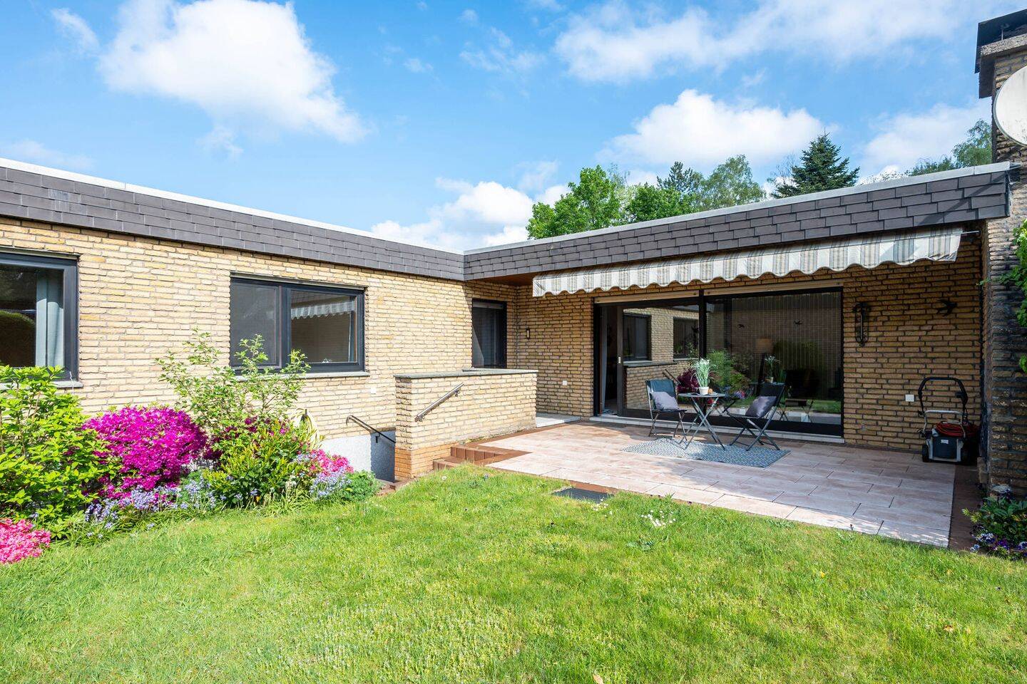 KEINE KÄUFERPROVISION Herrlicher Atrium-Bungalow mit Garage in schöner Lage von Bielefeld Oldentrup, 33719 Bielefeld (Brönninghausen Heepen Oldentrup)