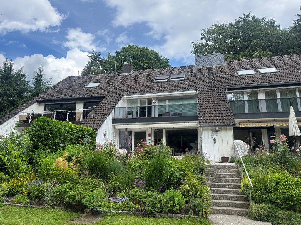 Wohnen an der Kollau – Vollunterkellertes Einfamilienhaus in Hamburg-Niendorf