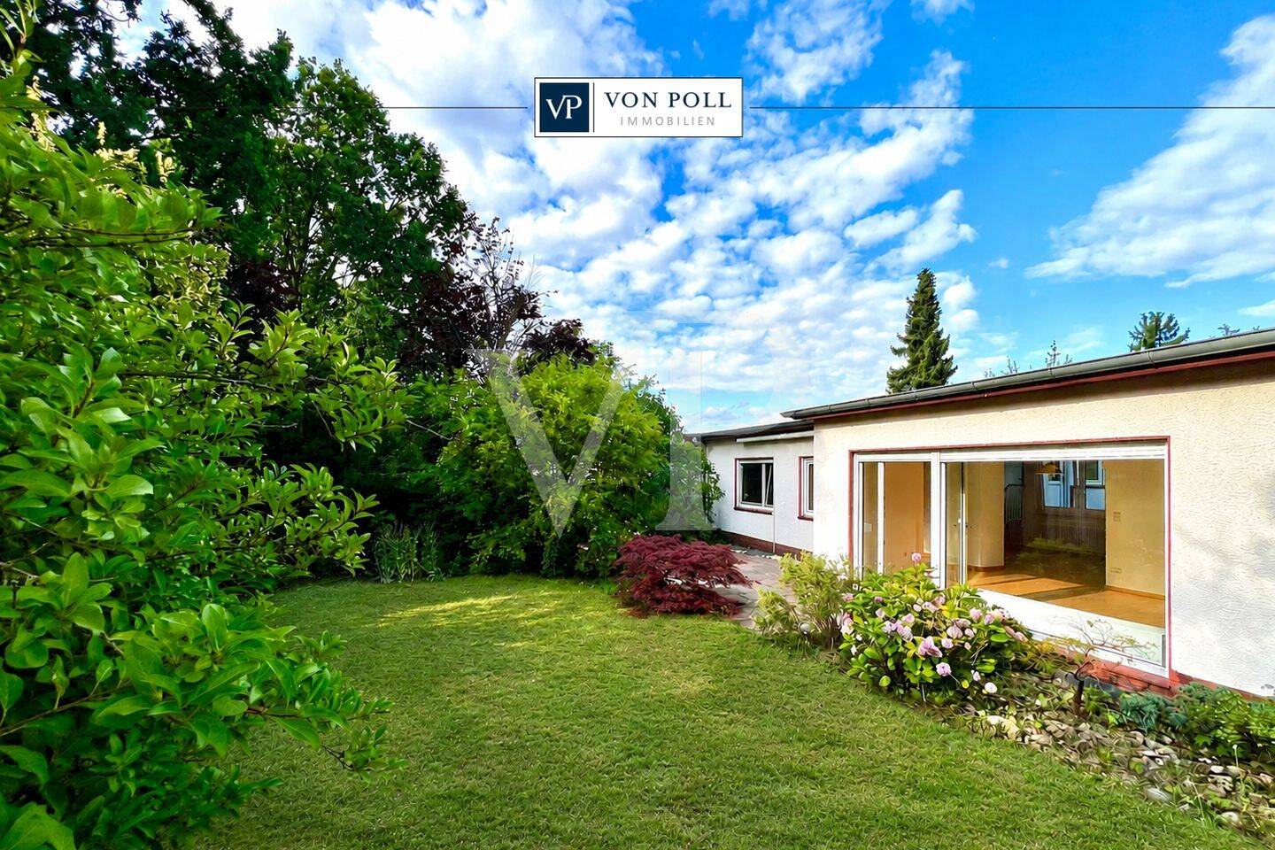 In ruhiger Grünlage: Renovierungsbedürftiger Reihenbungalow mit zwei Terrassen und Einliegeroption, 14165 Berlin (Steglitz-Zehlendorf Zehlendorf)