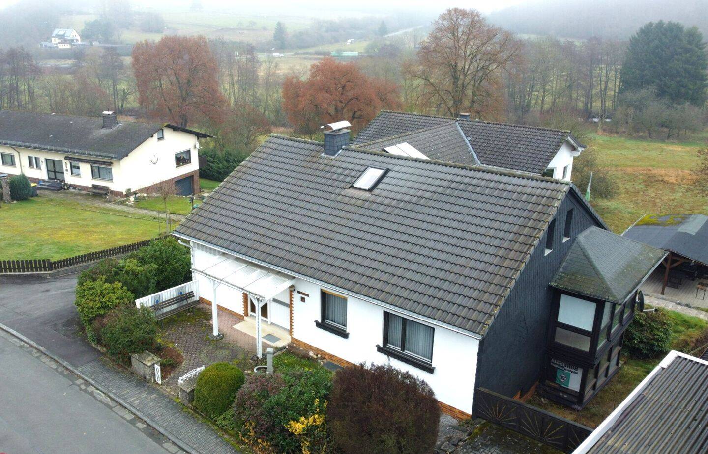 Großzügiges 8-Zimmer-Haus mit Kamin, Wintergarten, Balkon und Terrasse!, 35716 Dietzhölztal