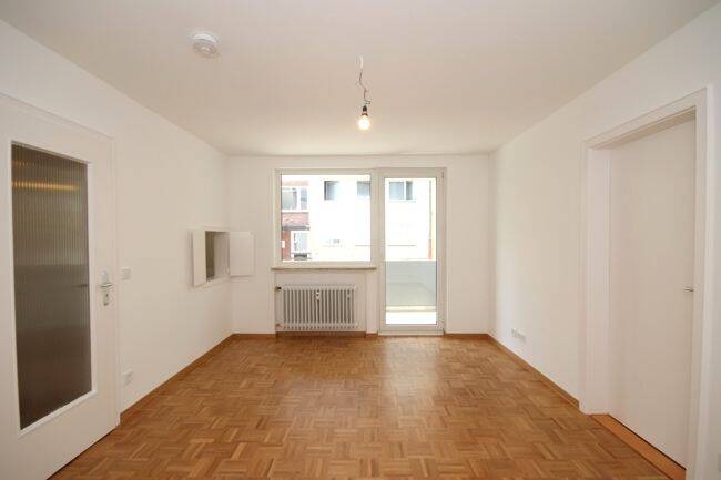 Gut geschnittene, neu renovierte 2-Zimmer-Wohnung mit Loggia in ruhiger Lage, Nähe U2 Milbertshofen, 80807 München (Milbertshofen-Am Hart Schwabing-Freimann)