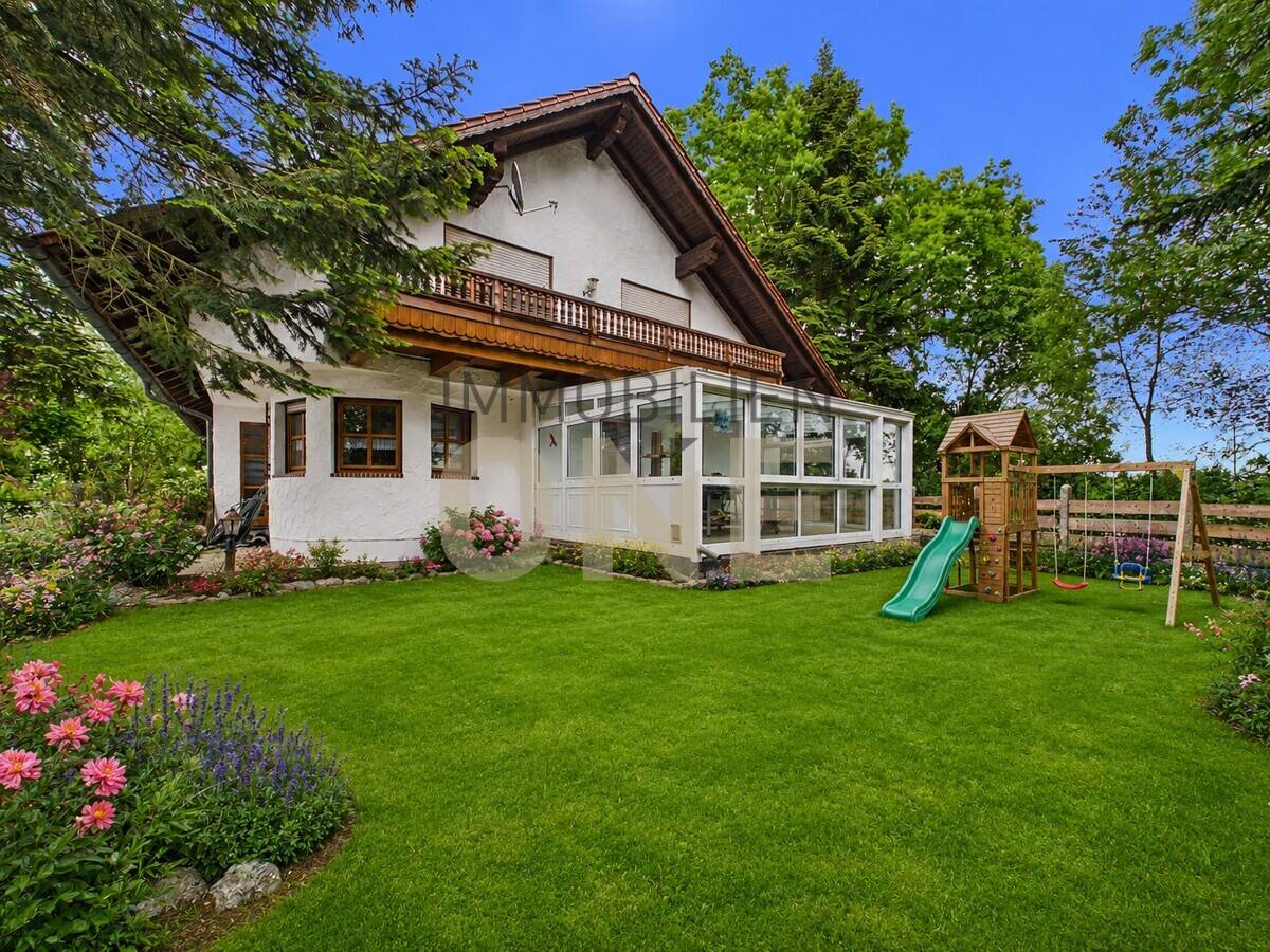 Exklusives Wohnhaus mit zwei Wohneinheiten in Aussichtslage, 84066 Mallersdorf-Pfaffenberg