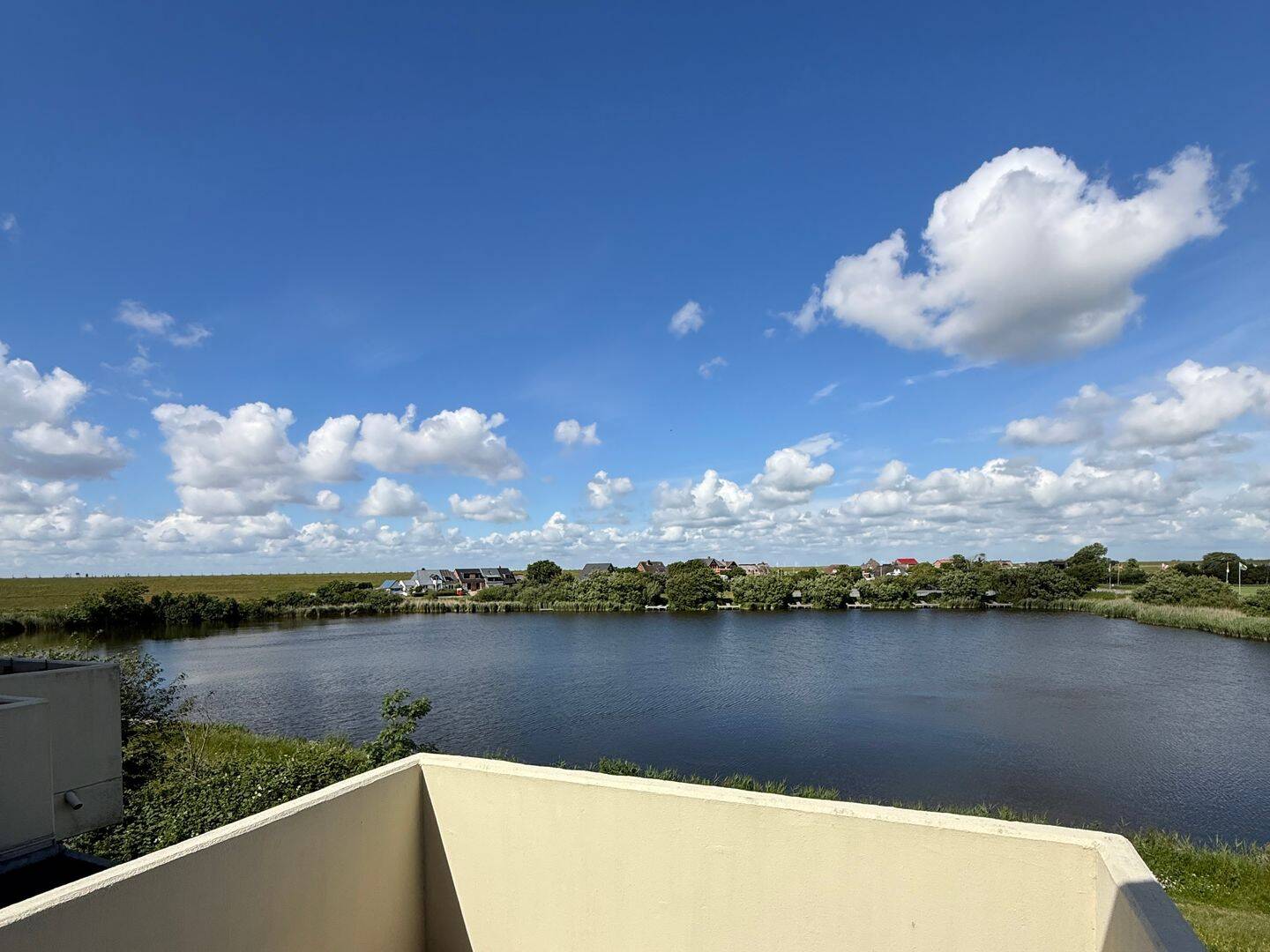 Strandnahe Ferienwohnung mit Wasserblick und starker Auslastung, 25845 Nordstrand
