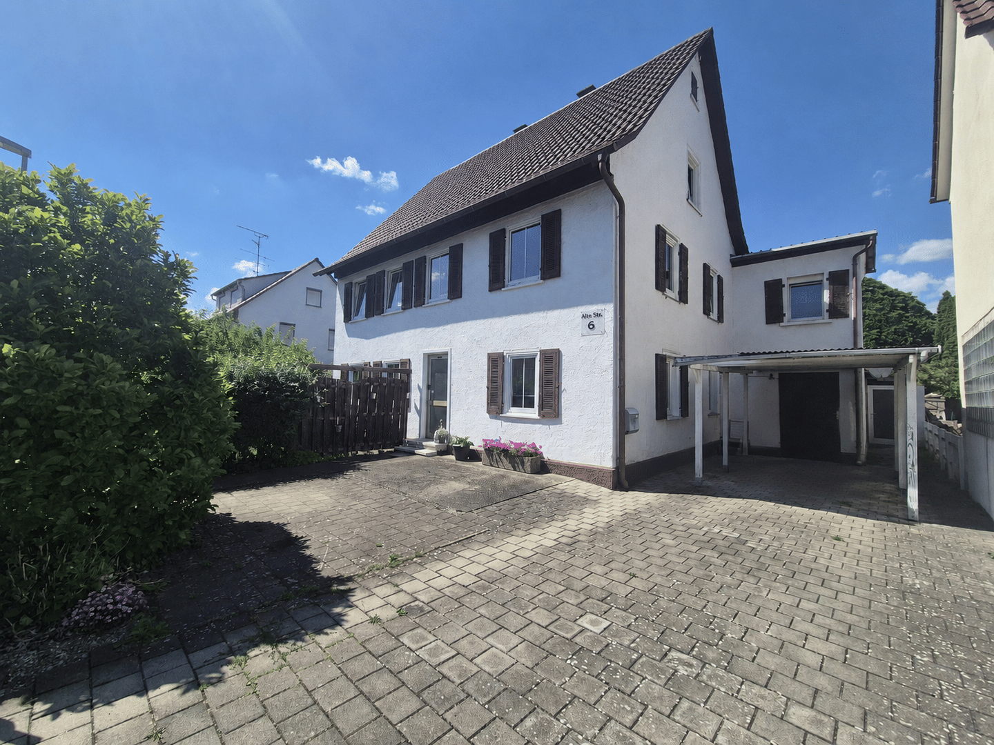 Geräumiges Familienhaus mit großem Garten und viel Potential in Mengen, 88512 Mengen