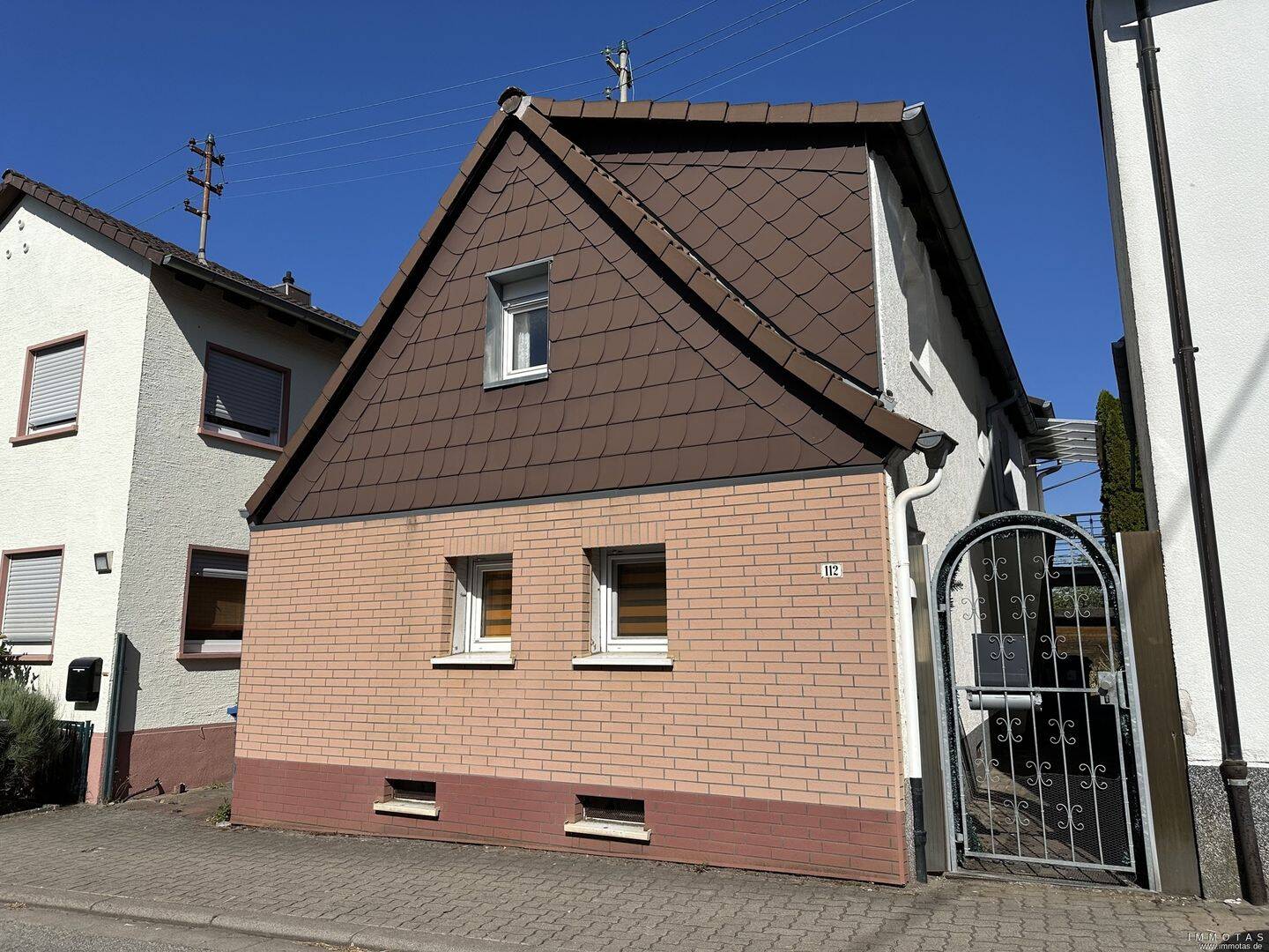 Sanierungsbedürftiges Einfamilienhaus mit Anbauten und großem Garten in Trippstadt, 67705 Schopp