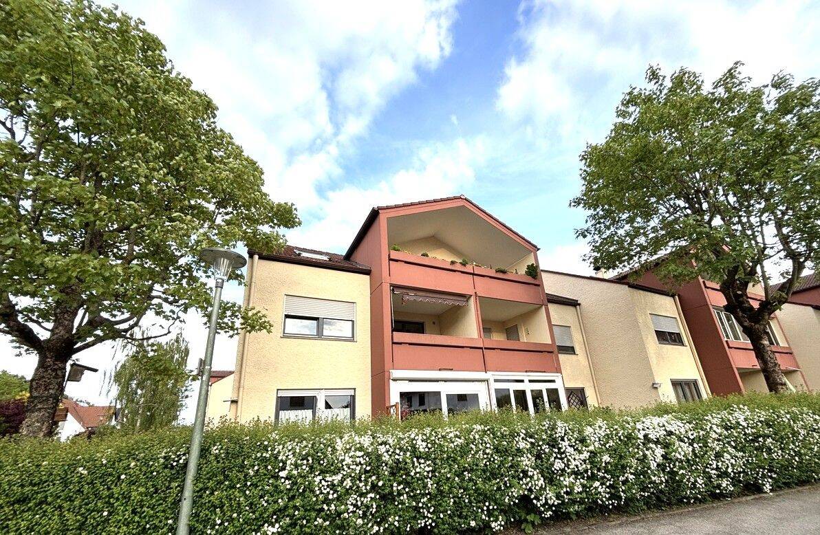 ***SOFORT VERFÜGBAR – HELLE WOHNUNG MIT SONNIGER WESTLOGGIA UND TG-STELLPLATZ***, 86343 Königsbrunn