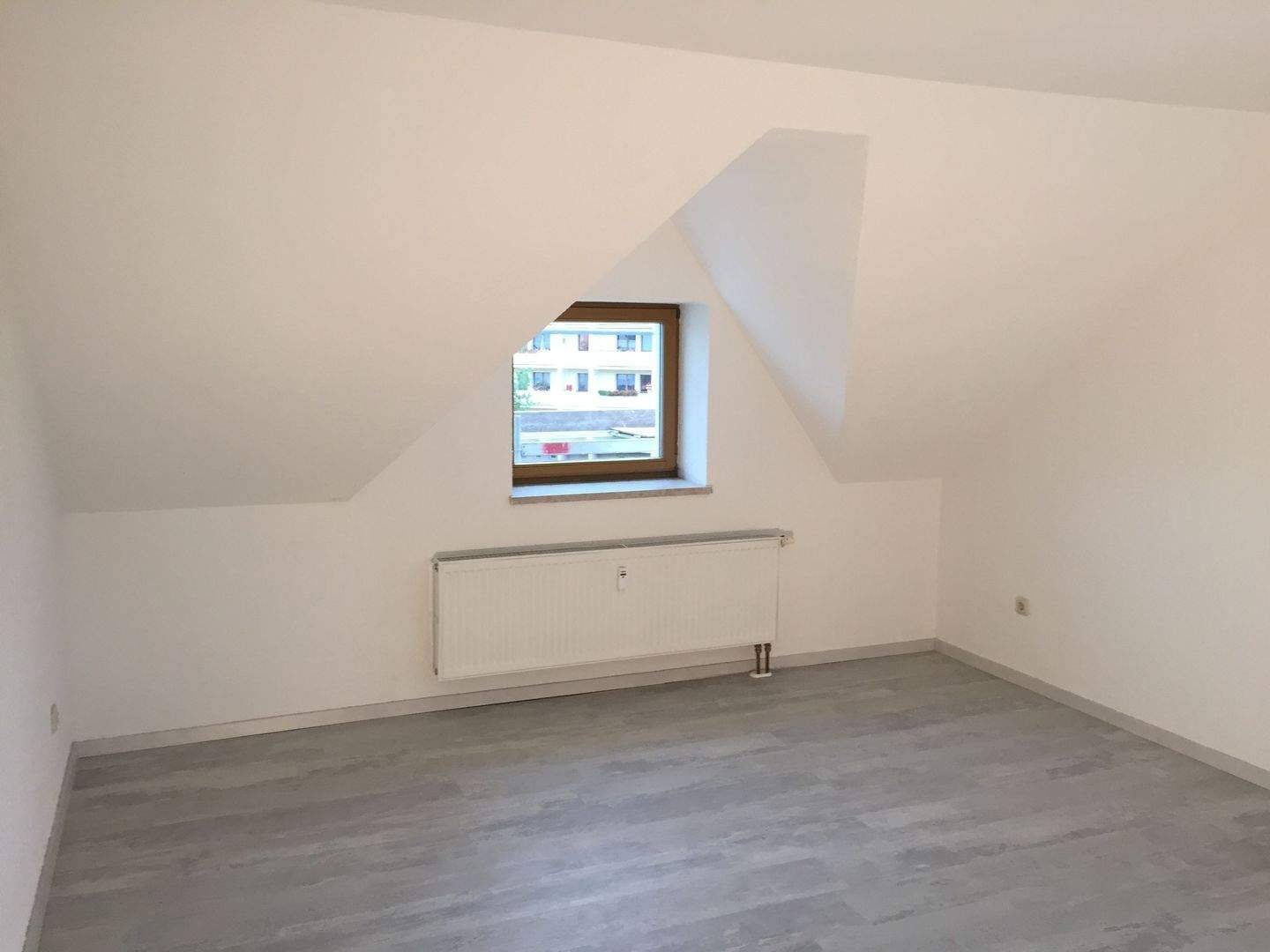 3-Raum Dachgeschosswohnung in Ruppertsgrün, 8427 Fraureuth
