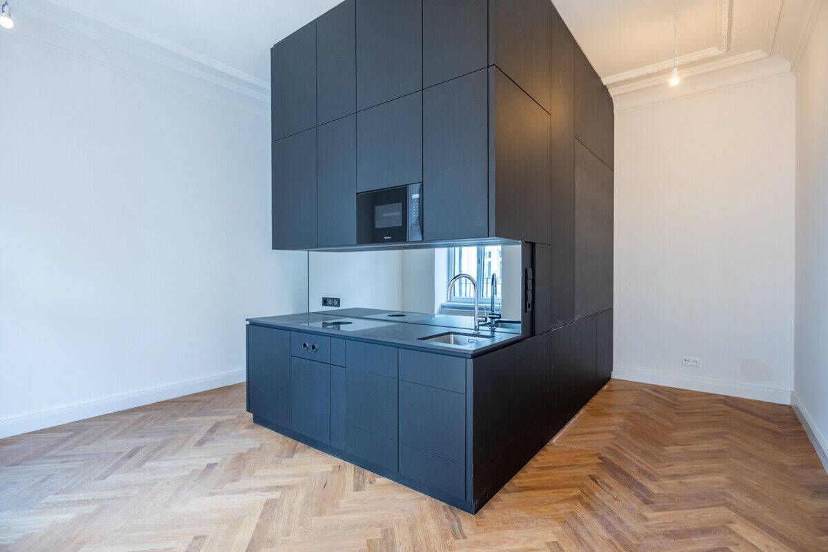 Loft-Studio mit Design-Kubus und Balkon nahe Chausseestraße, 10115 Berlin (Mitte Wedding)