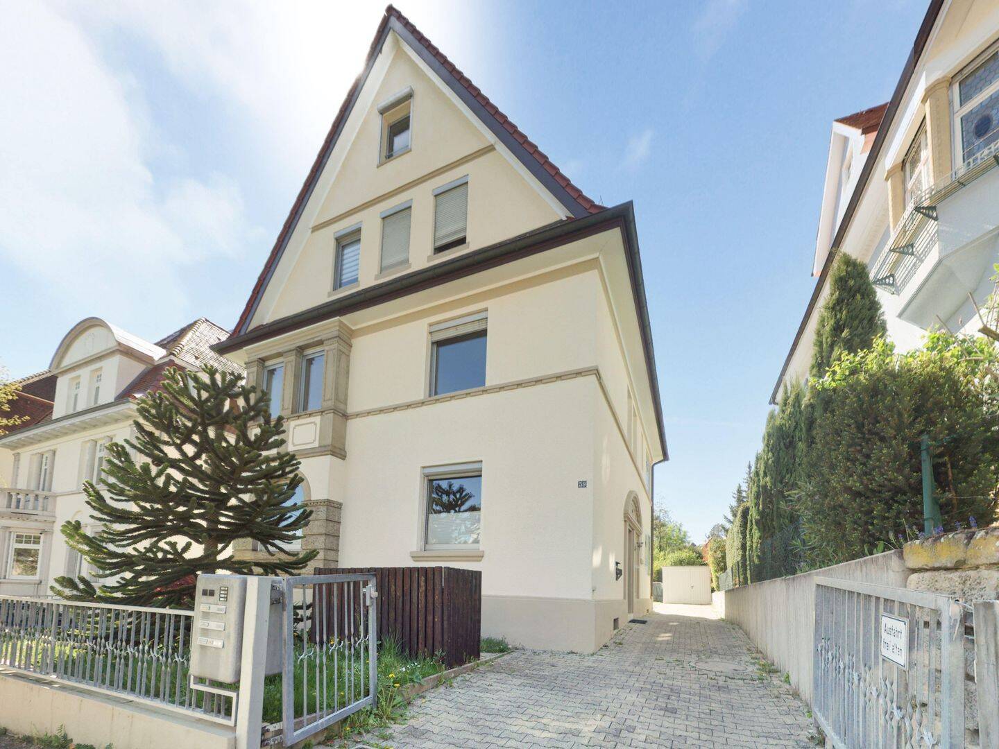 Charmante 3-Zimmer-Altbauwohnung mit Balkon in gefragter Lage von Stuttgart-Feuerbach, 70469 Stuttgart (Feuerbach Zuffenhausen)