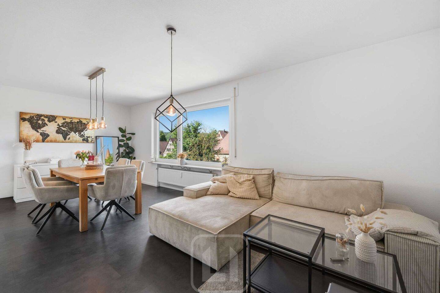 Hochwertig sanierte 2,5-Zimmer-Wohnung | Balkon | Garage | Keller im Herzen von Weil der Stadt, 71263 Weil der Stadt