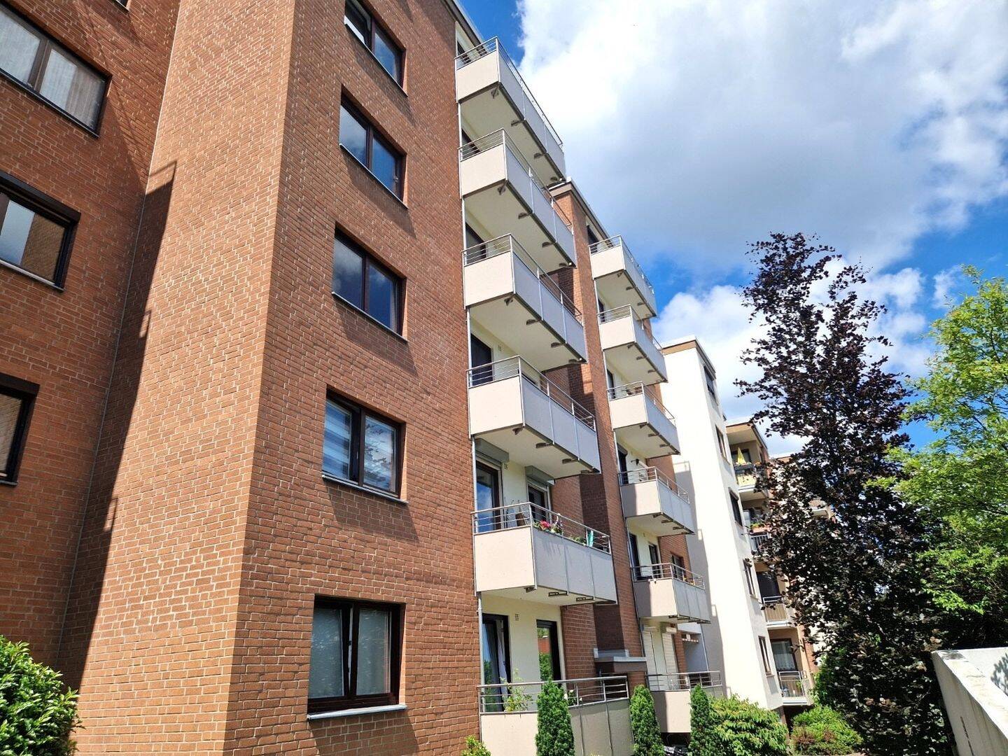 Großzügige, helle 3 Zimmer Wohnung mit 2 Balkonen und Aufzug, 30625 Hannover