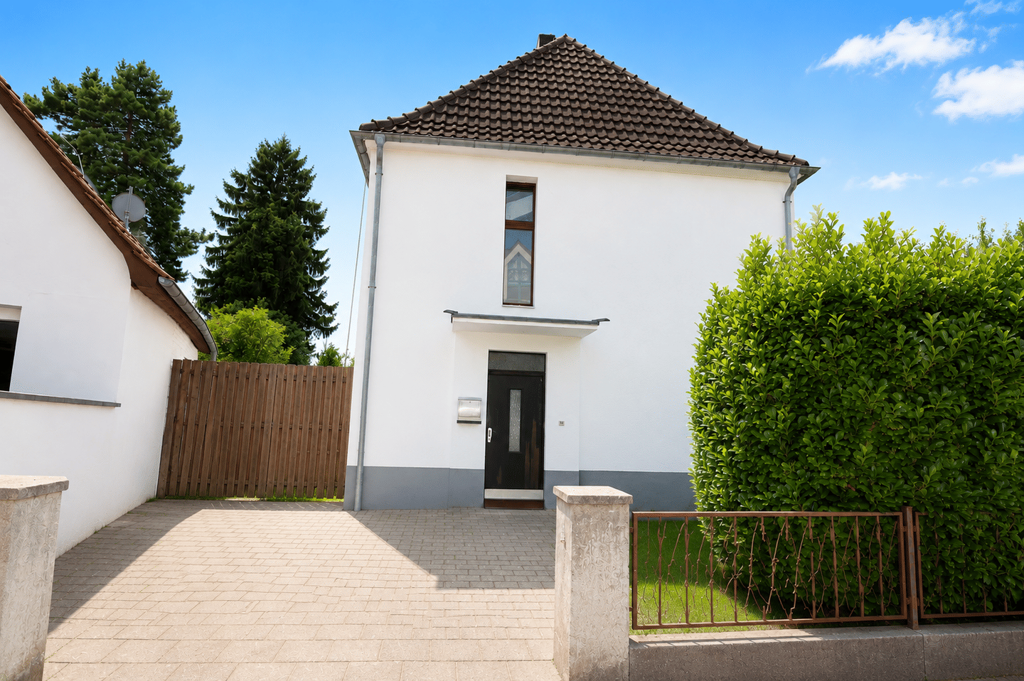 Charmantes freistehendes Einfamilienhaus mit großem Potenzial und Garten, 51371 Leverkusen (Bürrig Hitdorf Rheindorf)