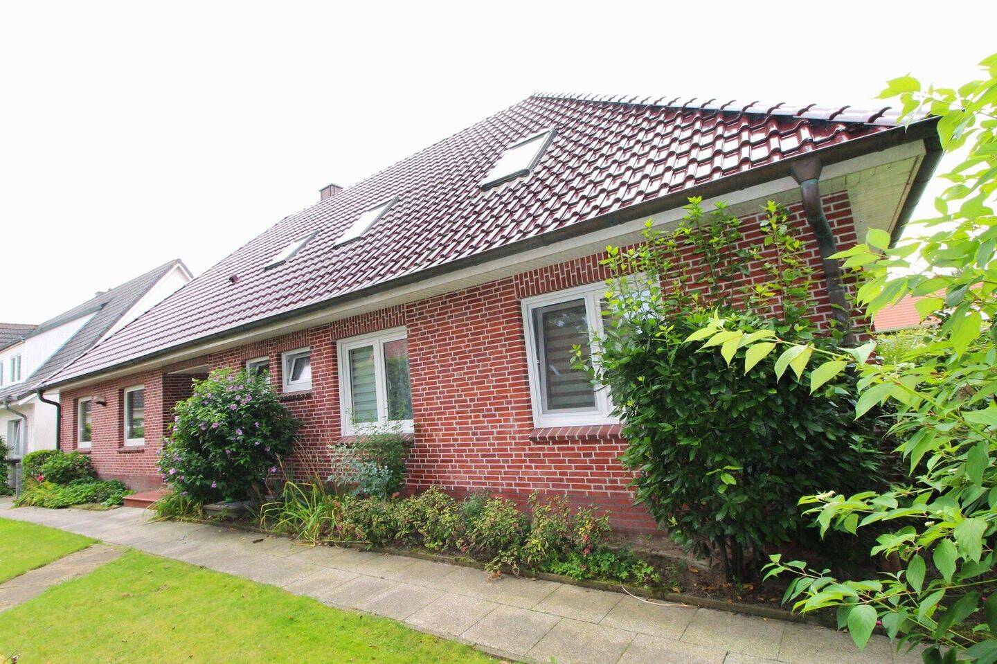 Ein schöner großer Bungalow mit Anliegerwohnung in guter Sackgassenlage mitten in Wittmund!, 26409 Wittmund