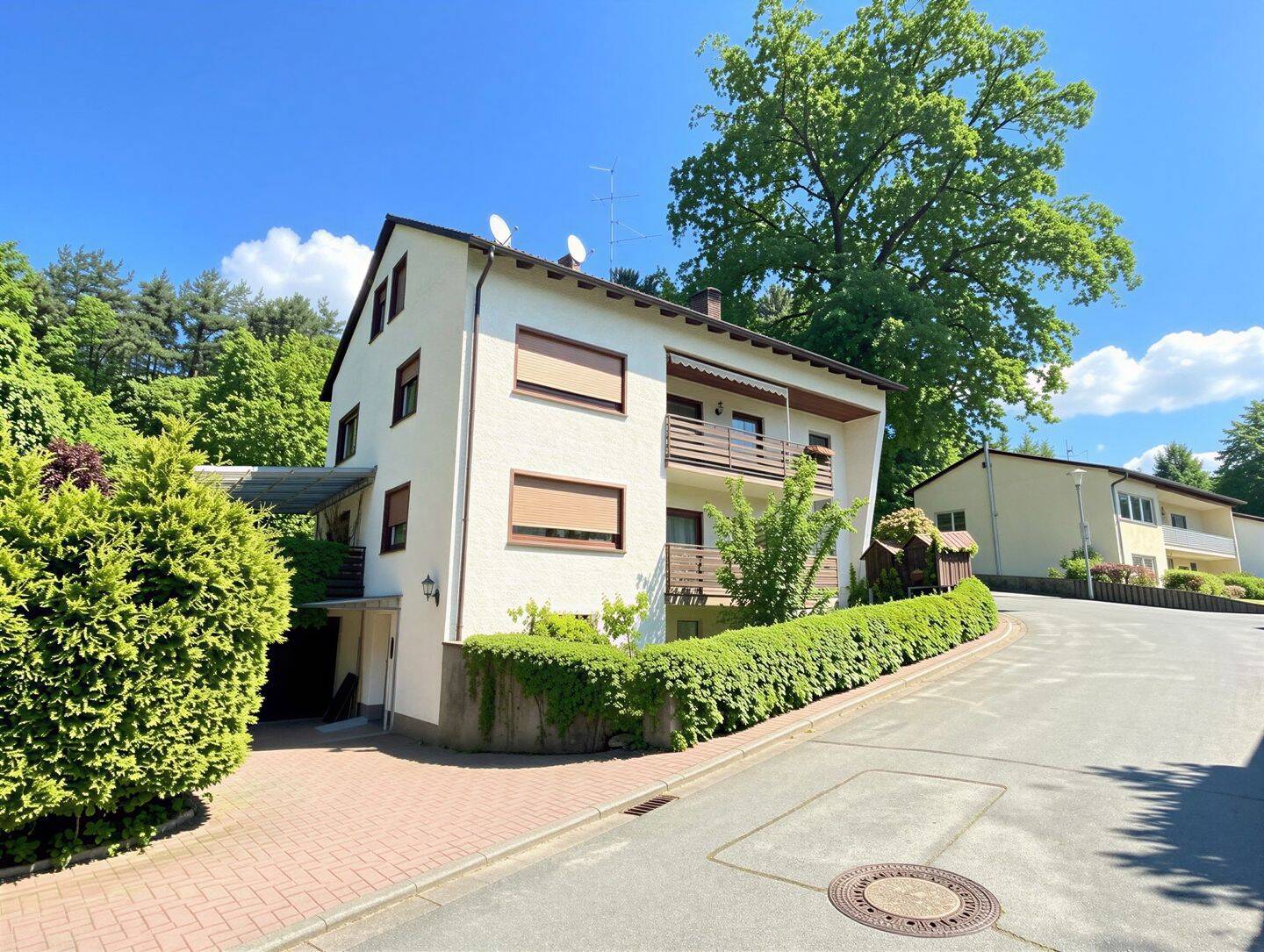 Nieder-Kinzig: Gepflegtes Zweifamilienhaus in direkter Waldlage, 64732 Bad König