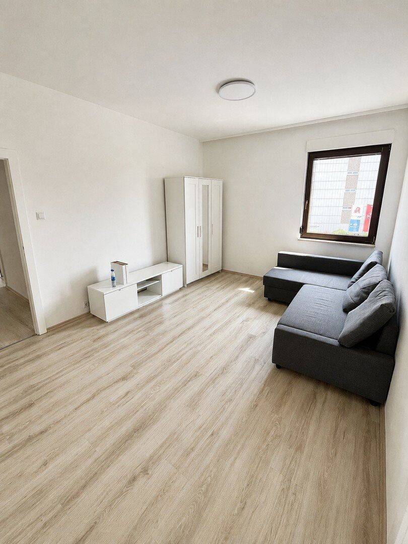 Helle und gepflegte 3 Zimmer Wohnung mit Einbauküche in Nürnberg!, 90439 Nürnberg (Großreuth bei Schweinau Schweinau Sankt Leonhard Sündersbühl)