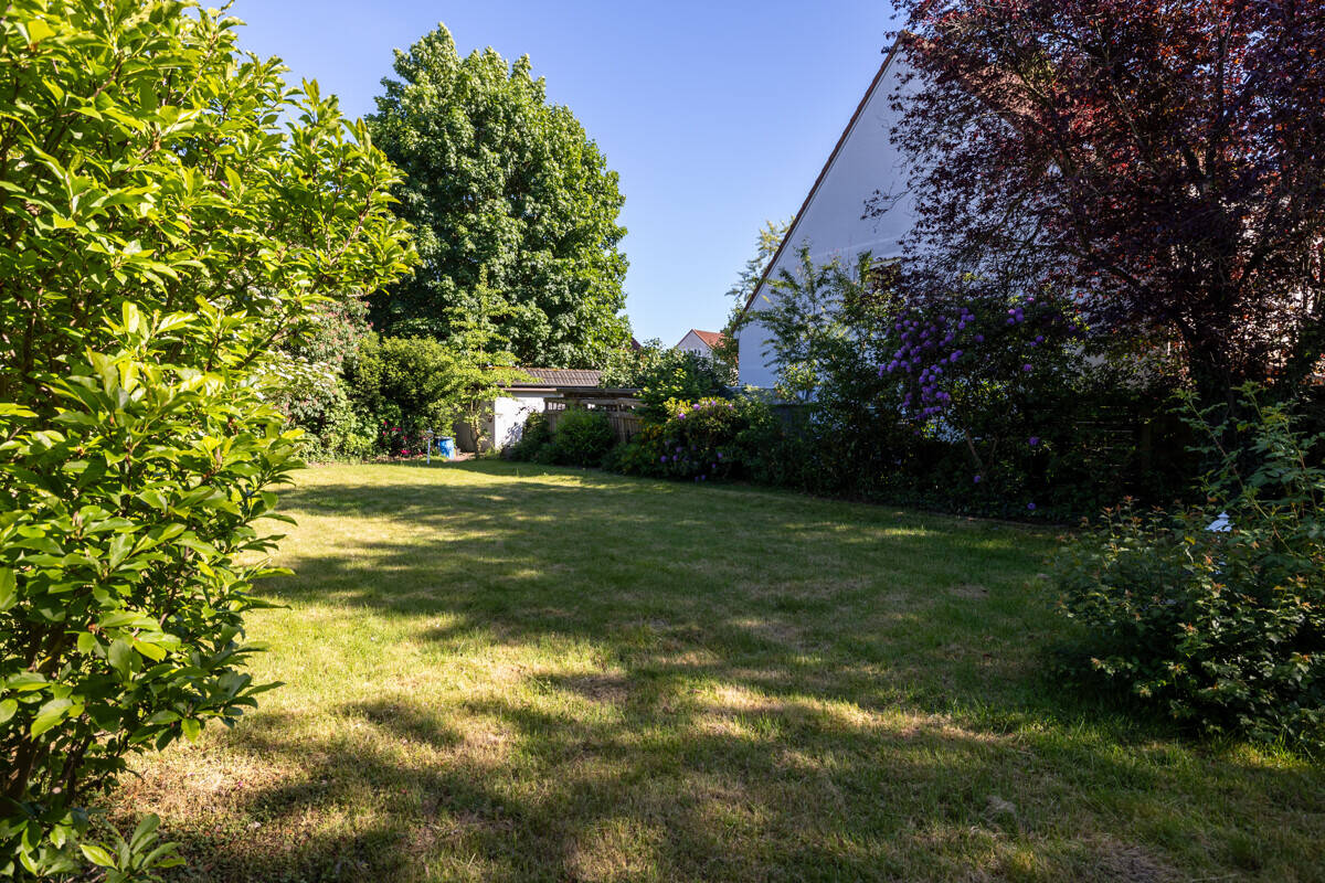 *** BAUGRUNDSTÜCK in HINTERLAGE mitten in DEICHHORST – GARAGE mit ANBAU ist bereits vorhanden ***, 27753 Delmenhorst (Bungerhof Deichhorst Dwoberg/Ströhen Mitte)