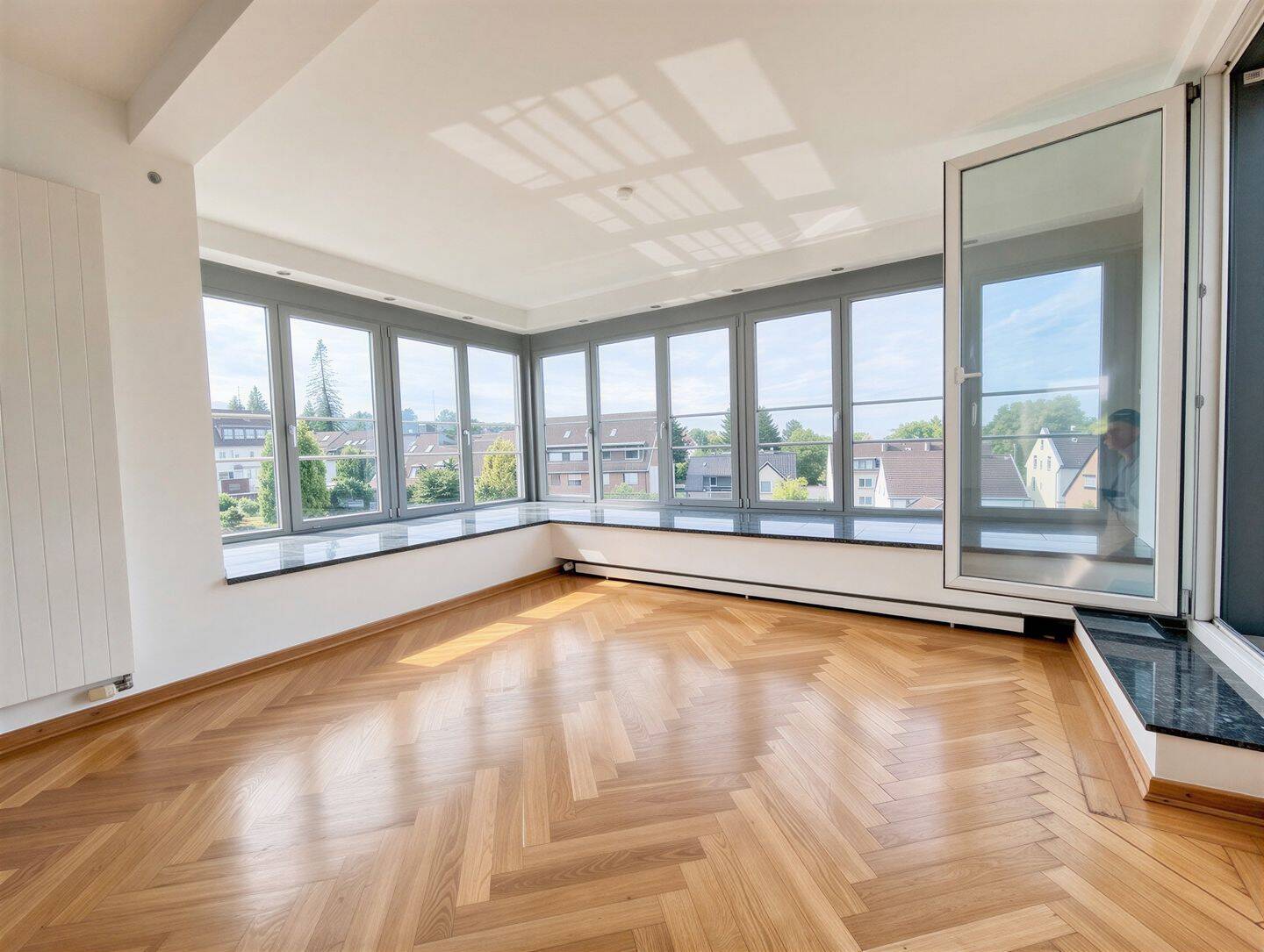 über den Dächern von Dümpten – helle 2 Zimmer Wohnung mit Panorama Wohnzimmer und Balkon, 45475 Mülheim an der Ruhr (Dümpten Mellinghofen Mitte-Ost)