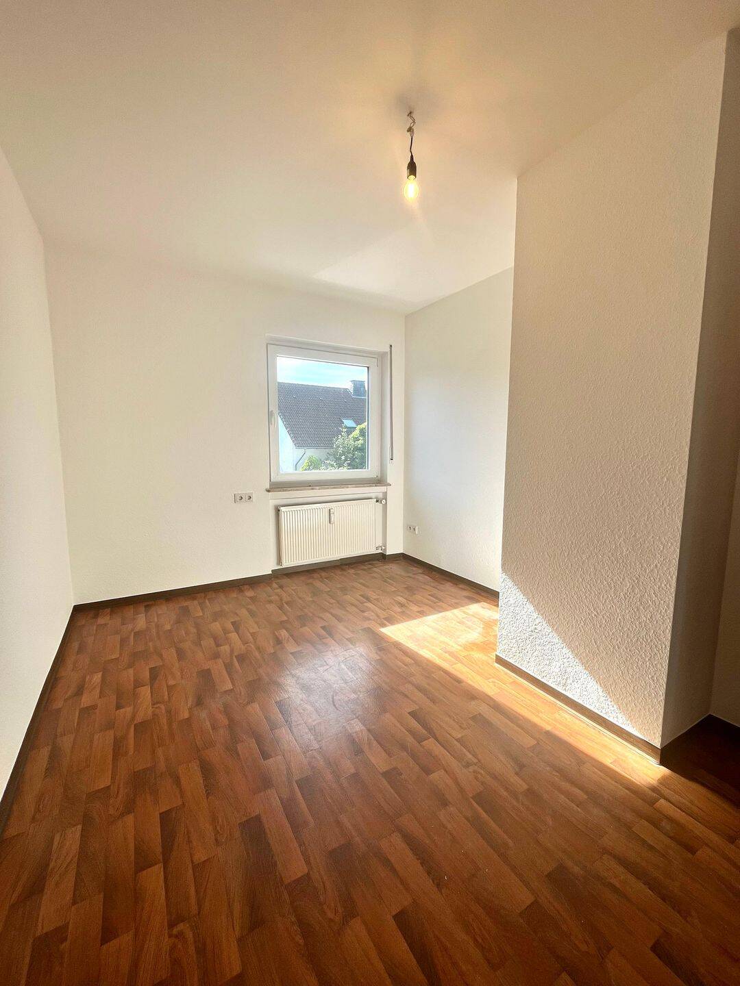 Großzügige 120‑qm‑Wohnung mit Balkon in Esch, 54518 Esch