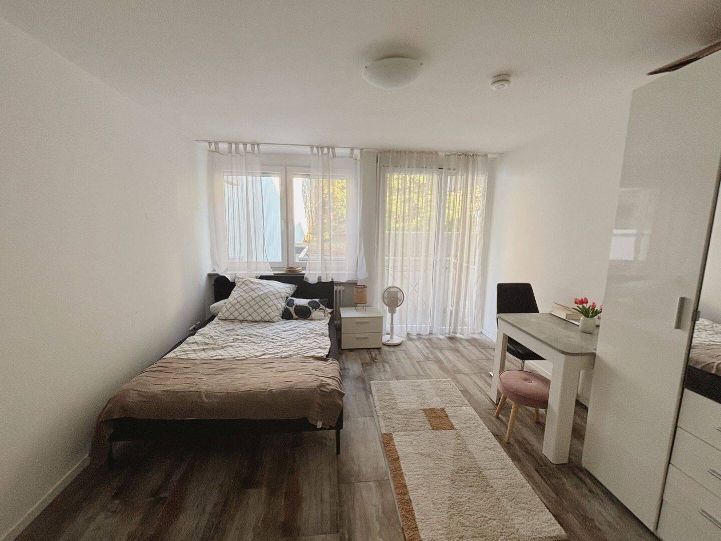Helle, möblierte 1-Zimmer-Wohnung in zentraler Lage, 70182 Stuttgart (Mitte)