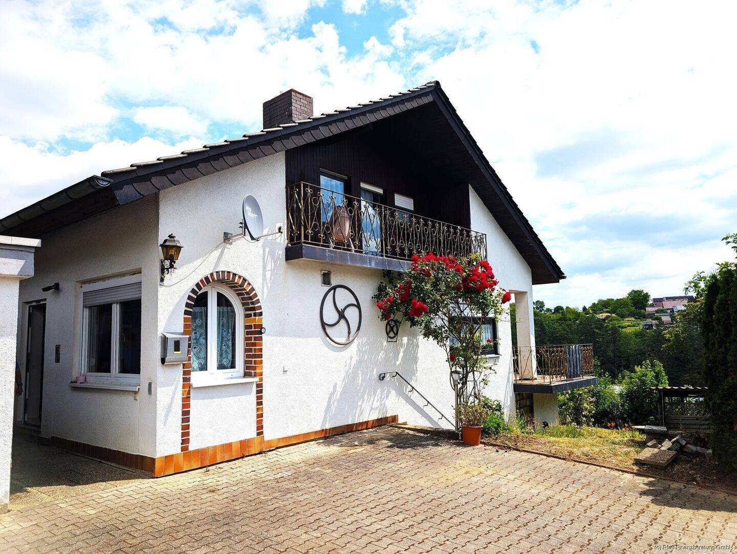 Freistehendes Einfamilienhaus mit Einliegerwohnung und Ausbaupotential im Dachgeschoss, 74722 Buchen (Odenwald)