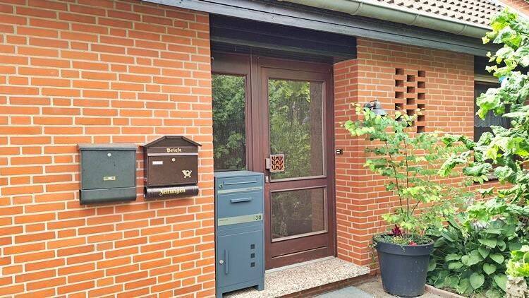 immo-schramm.de: ANLAGE: Gepflegte Doppelhaushälfte mit 2 Wohnungen, 27729 Axstedt