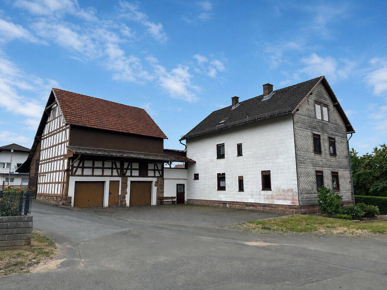 Ein- bis Zweifamilienhaus in Schönstadt – Perfekt für mehrere Generationen –, 35091 Cölbe